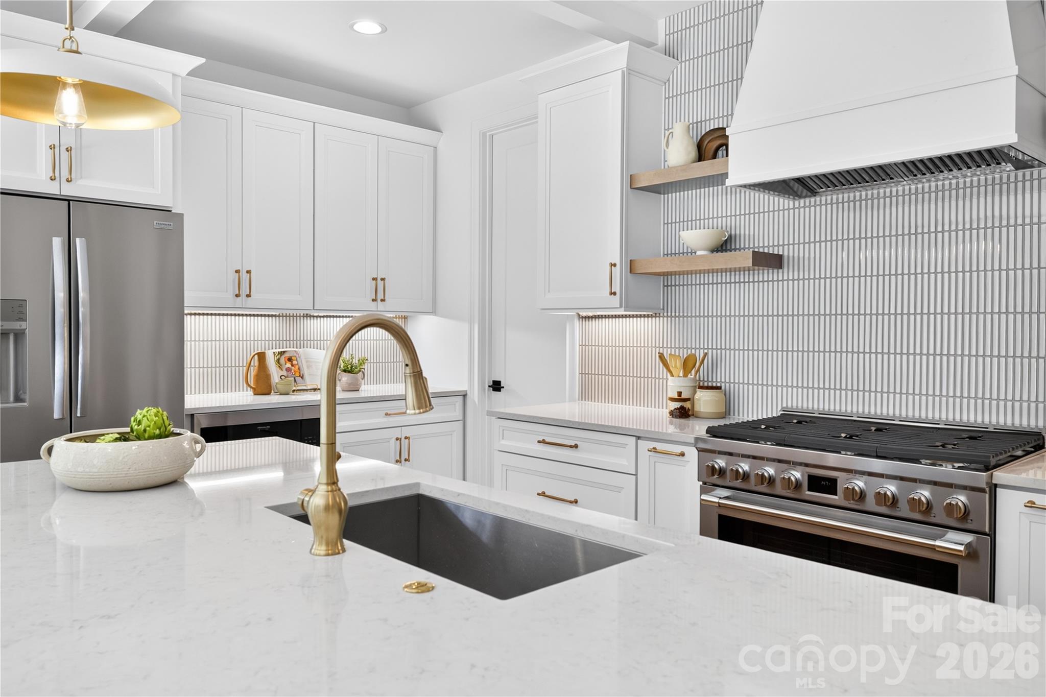 421 W Cama Street Property Photo 8