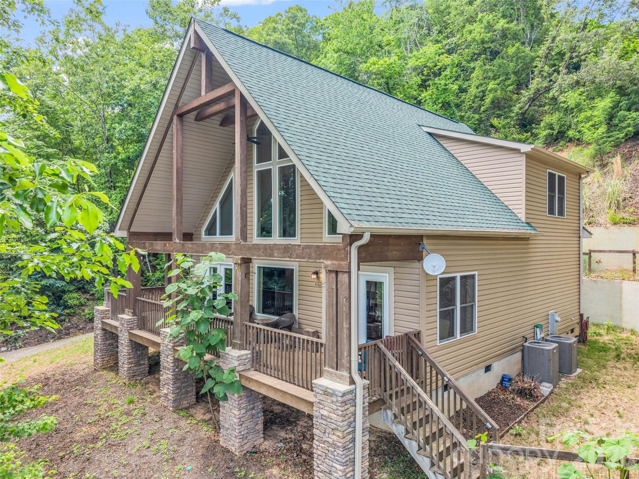 227 Snug Harbor Circle Property Photo 6