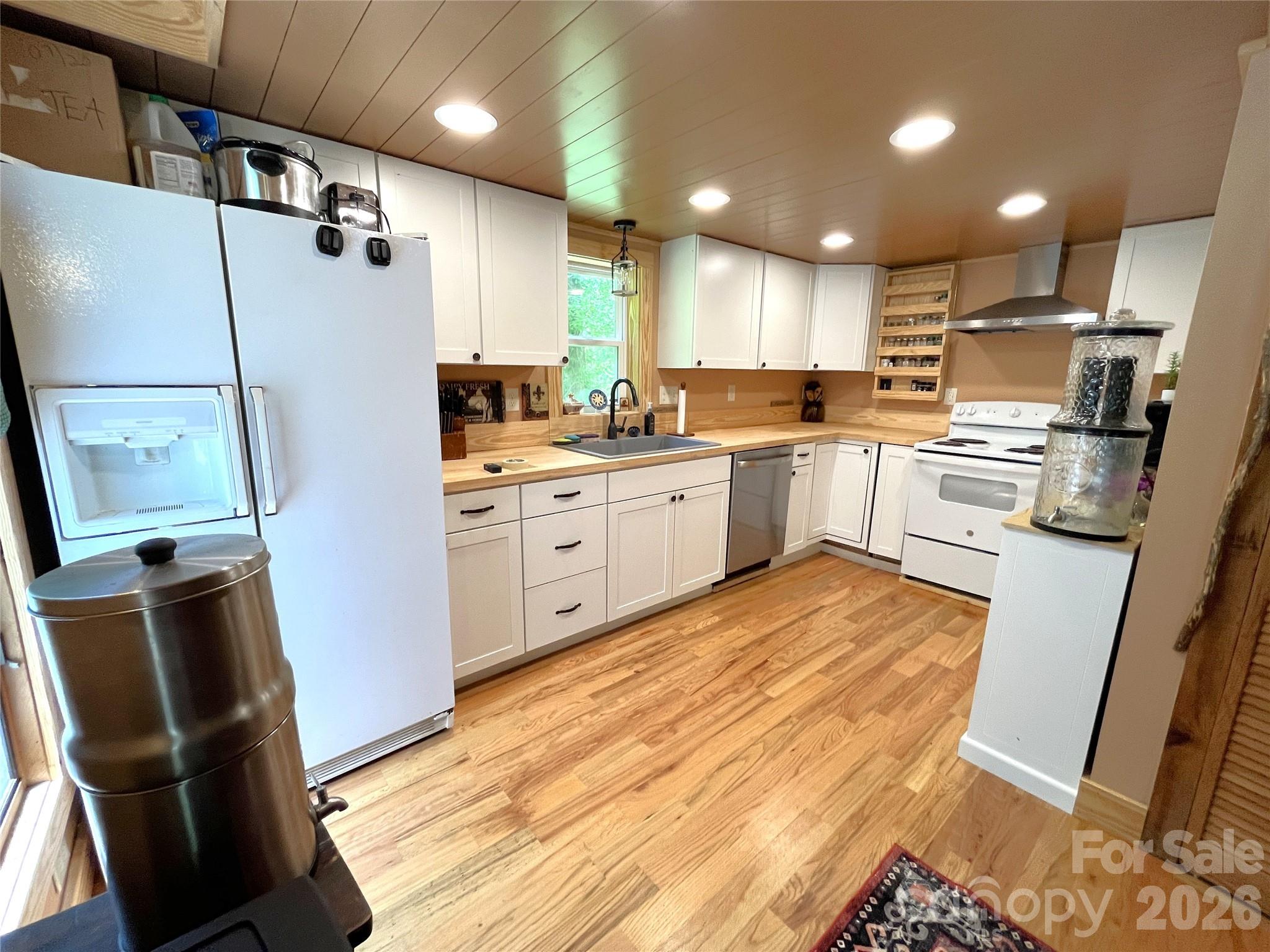 183 Cedarberry Glen Property Photo 6