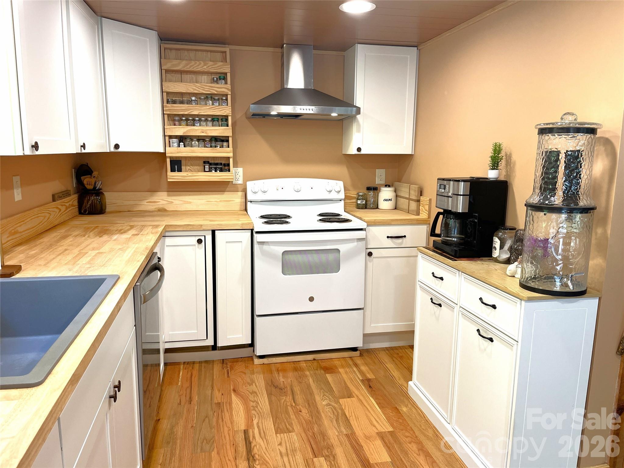 183 Cedarberry Glen Property Photo 8