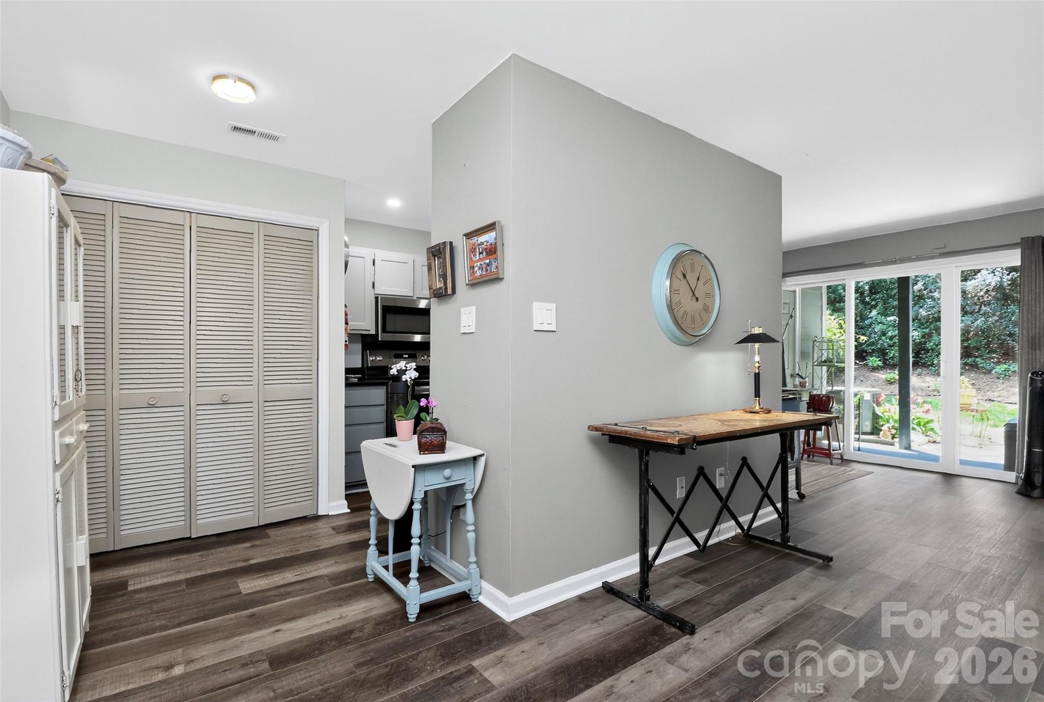 9232 Kings Canyon Drive Property Photo 4