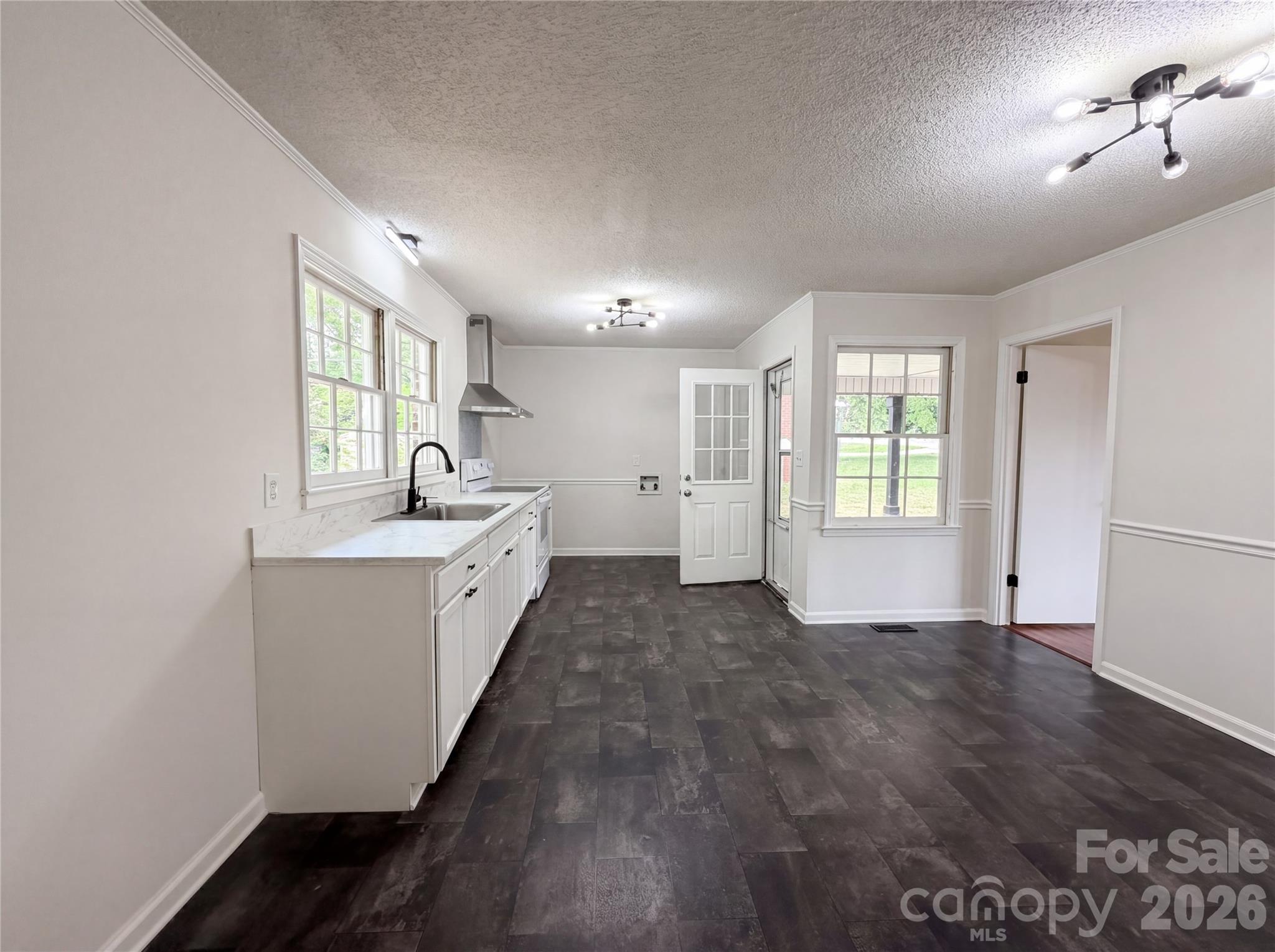 814 Charles Road Property Photo 6