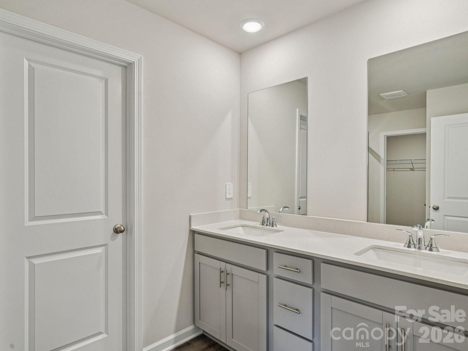 7263 Yardley Street Property Photo 8