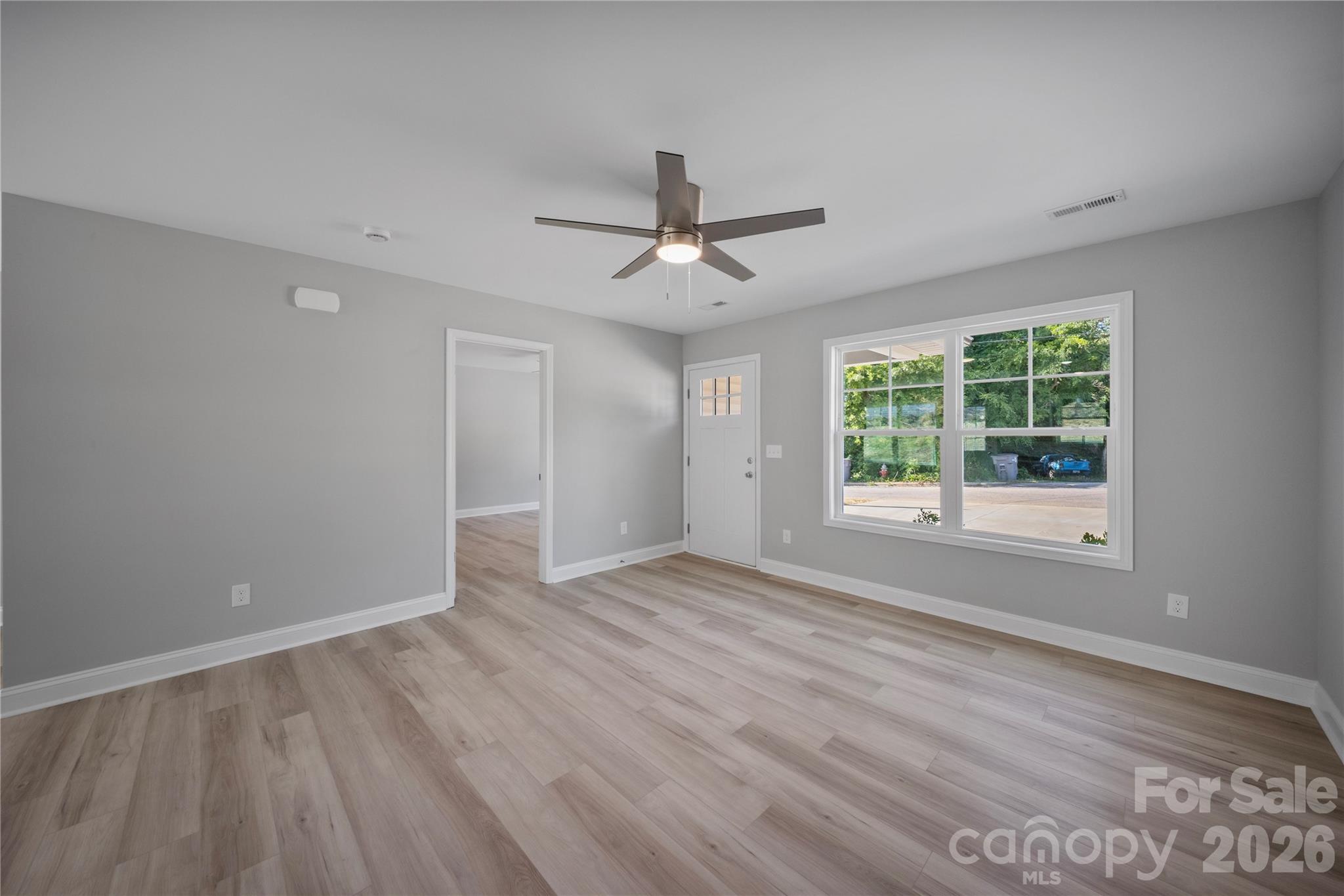 301 W 9th Street Property Photo 5