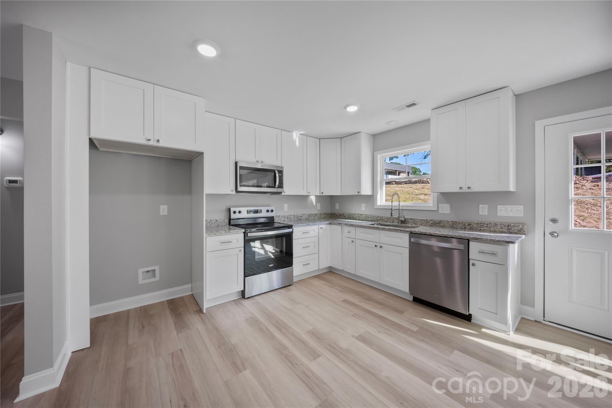 301 W 9th Street Property Photo 6