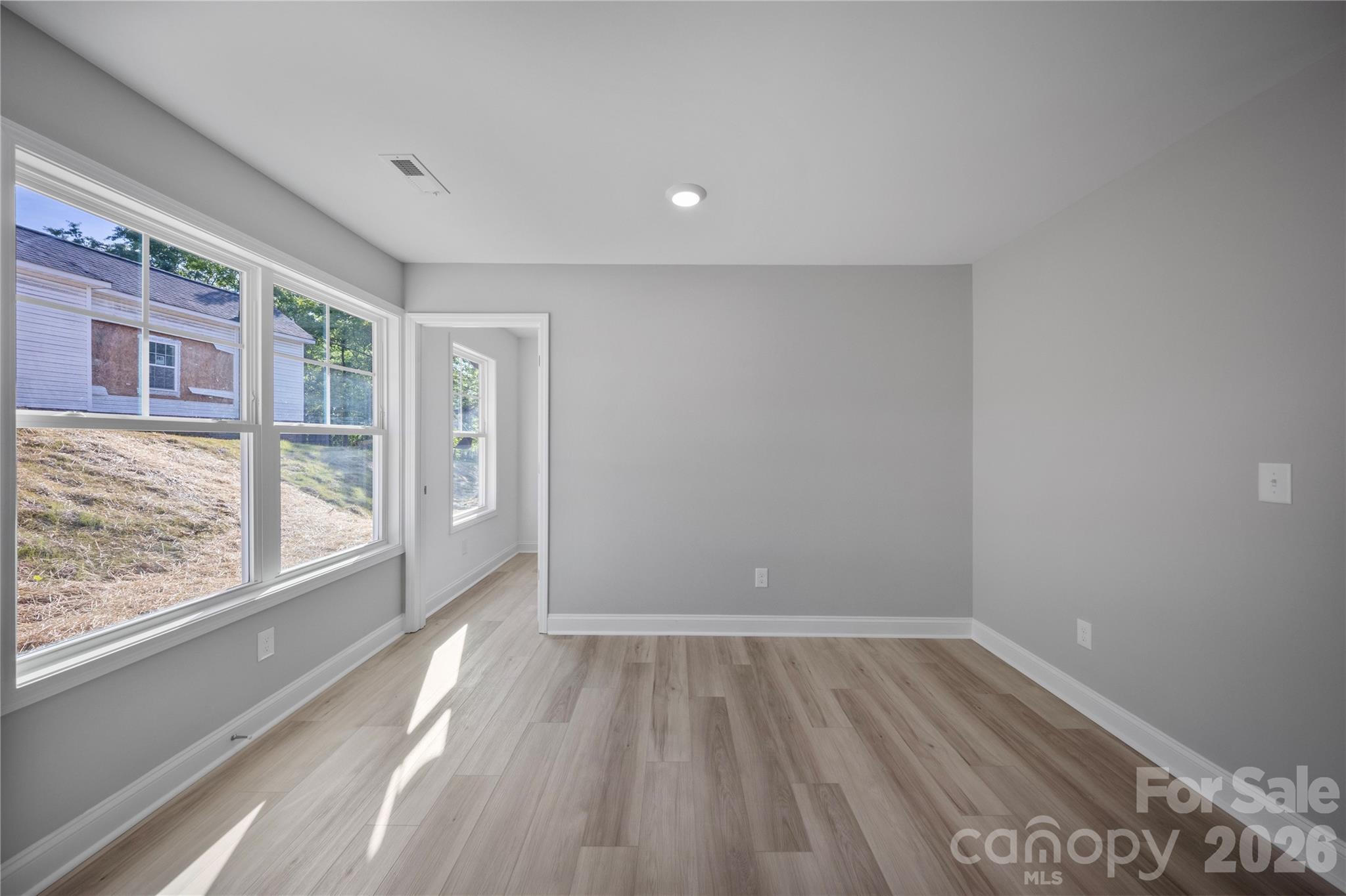301 W 9th Street Property Photo 9
