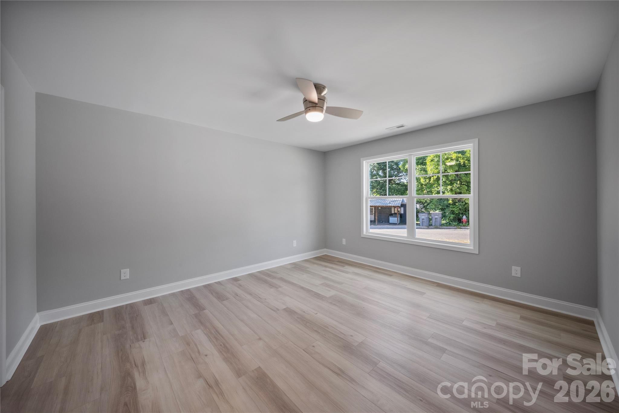 301 W 9th Street Property Photo 10