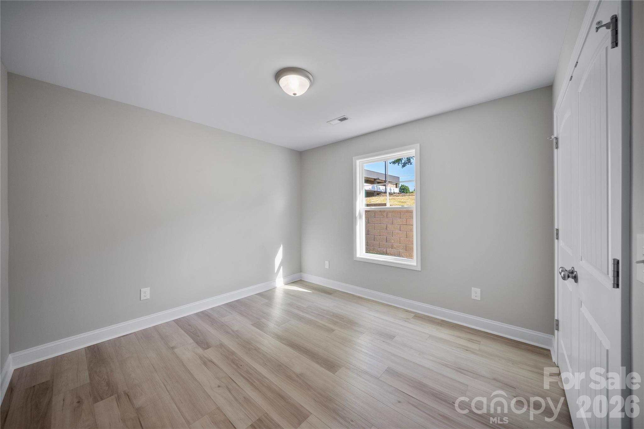 301 W 9th Street Property Photo 15