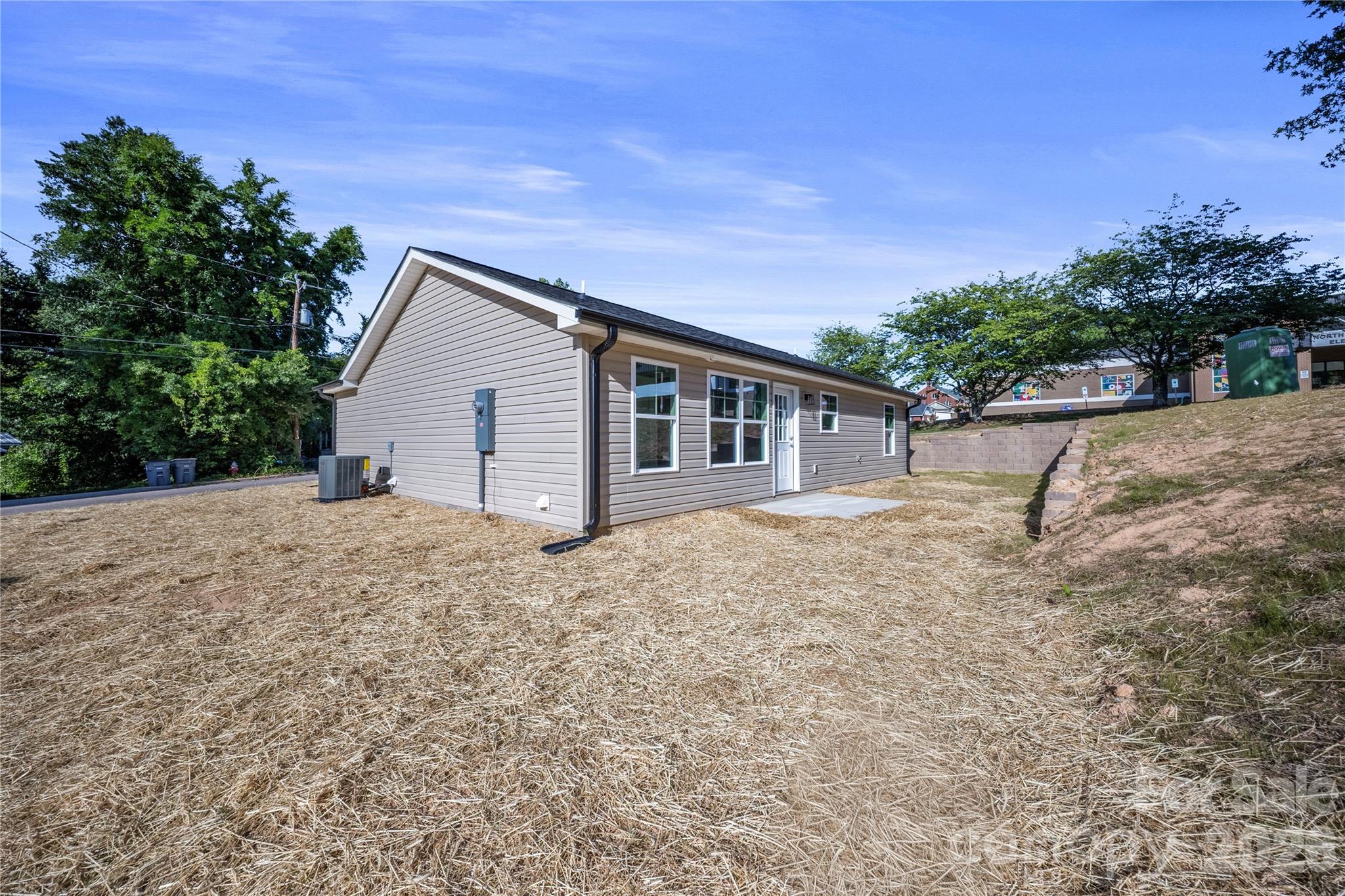 301 W 9th Street Property Photo 19
