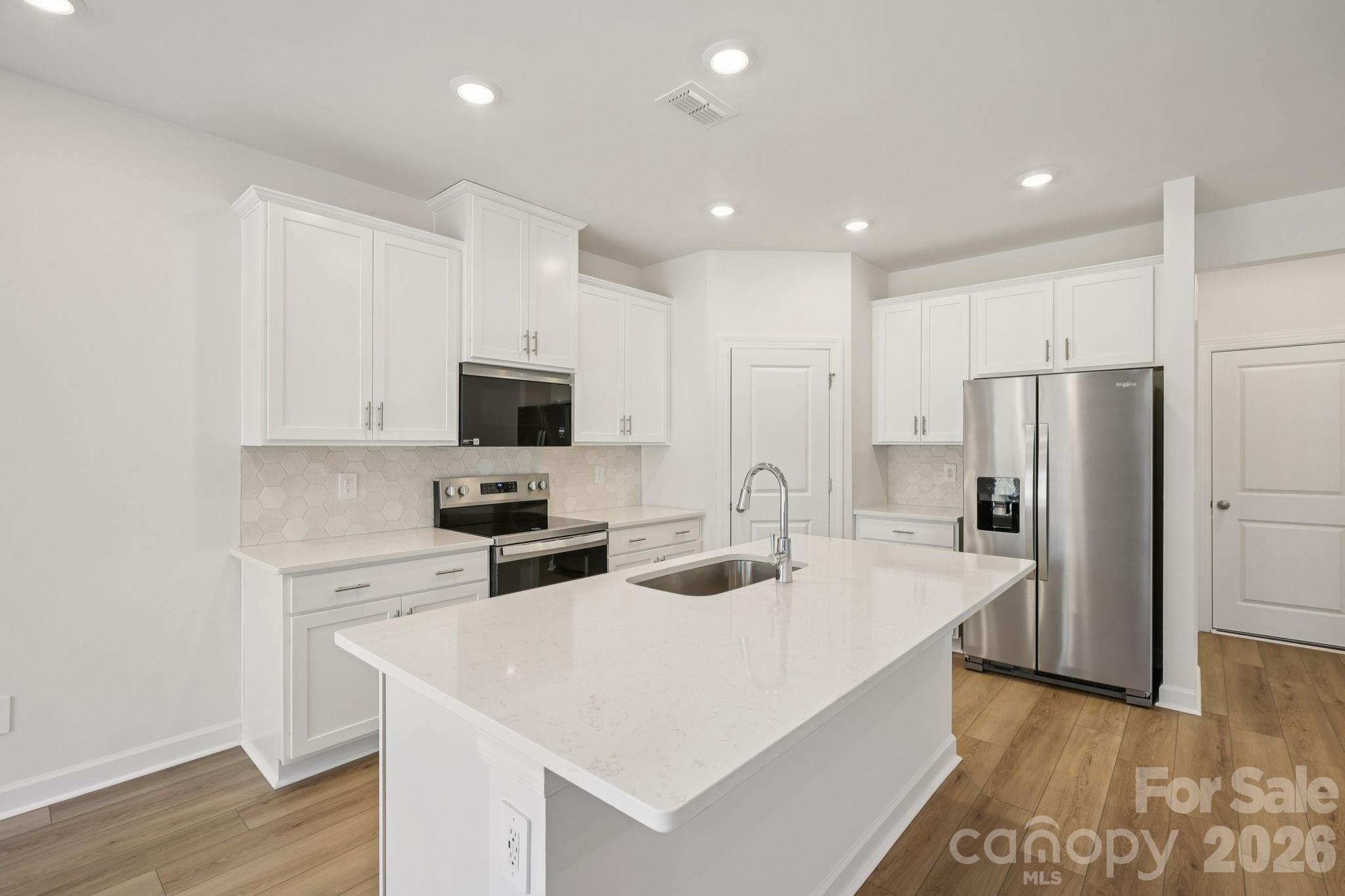 2485 Maxton Drive Property Photo 3