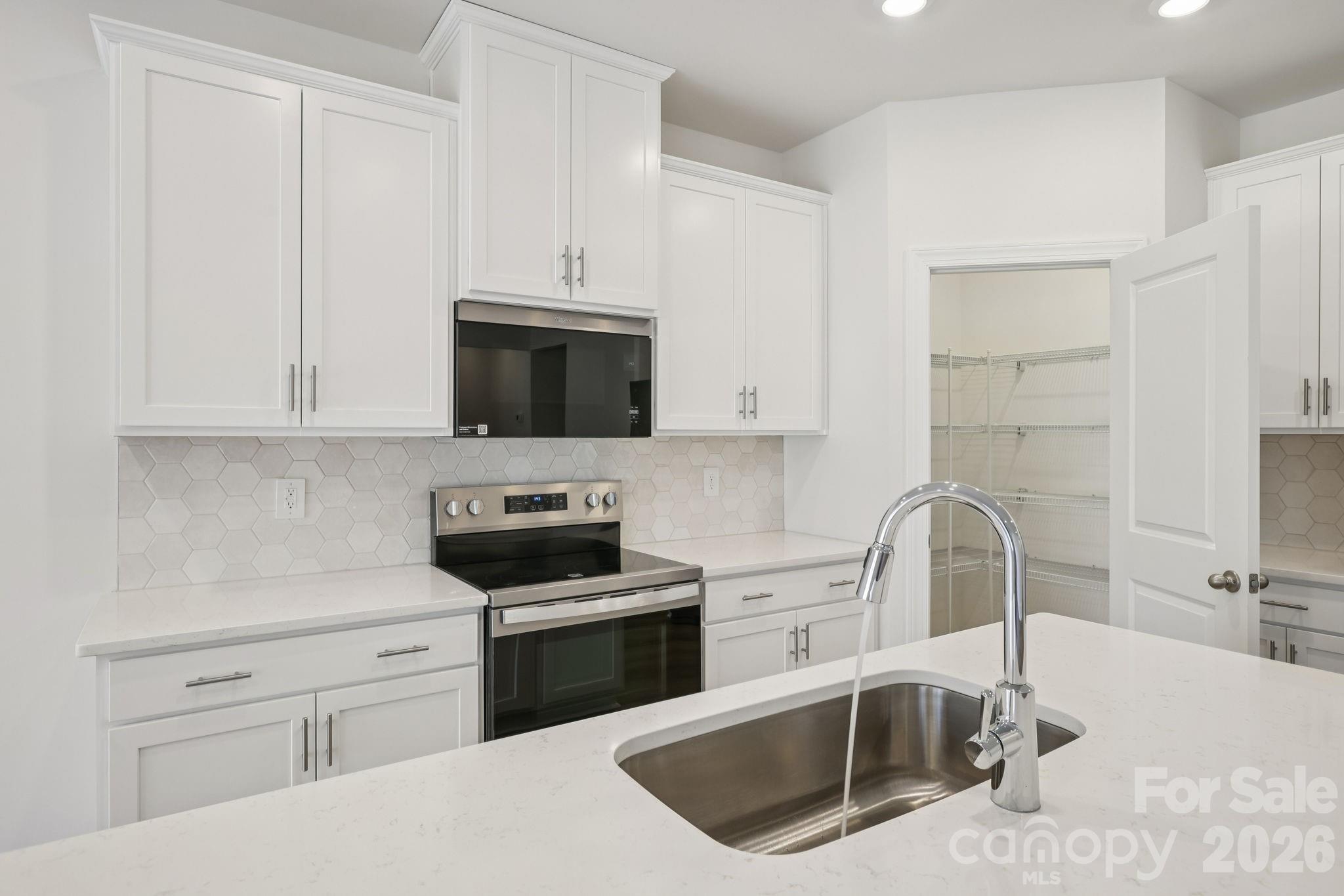 2485 Maxton Drive Property Photo 4