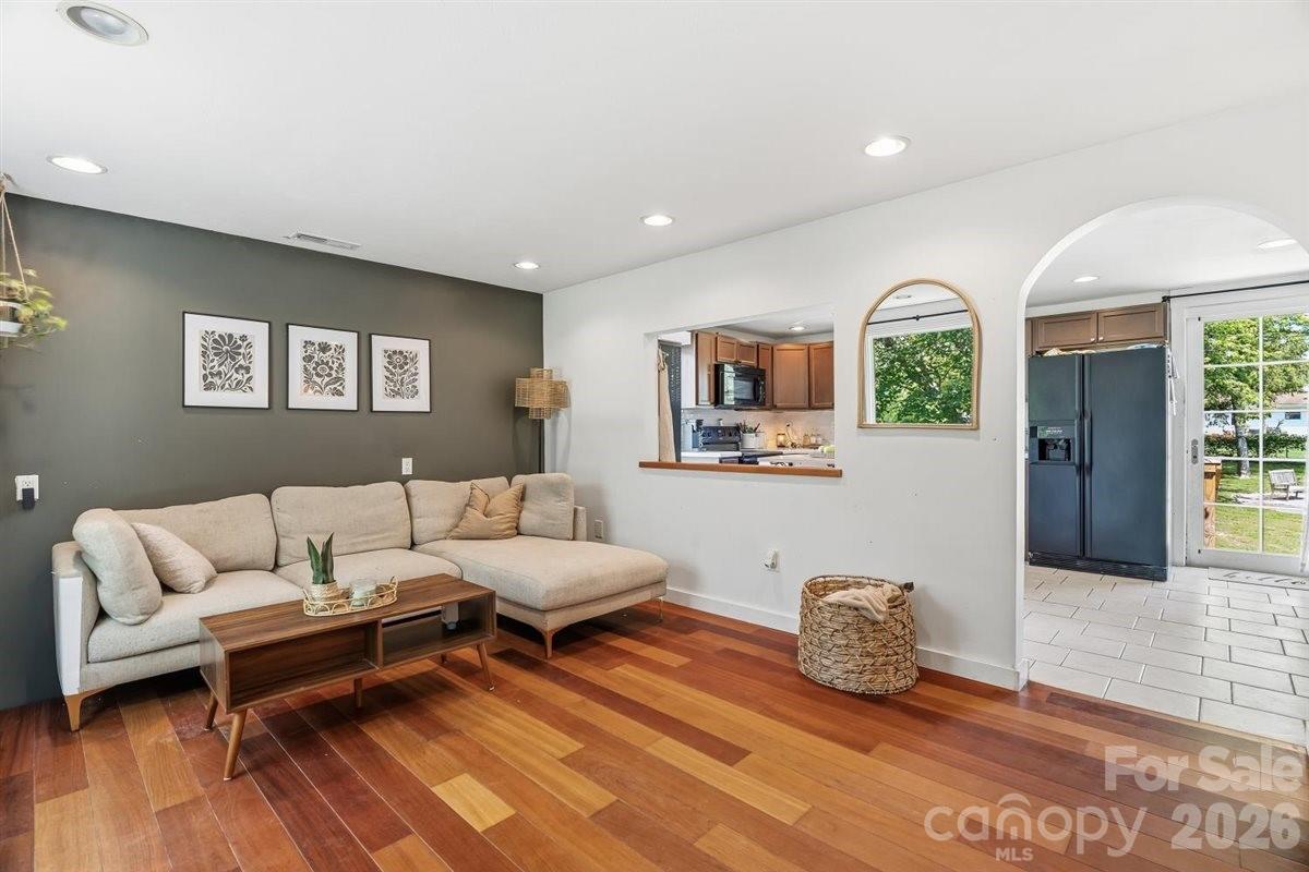 1177 Runway Drive Property Photo 2