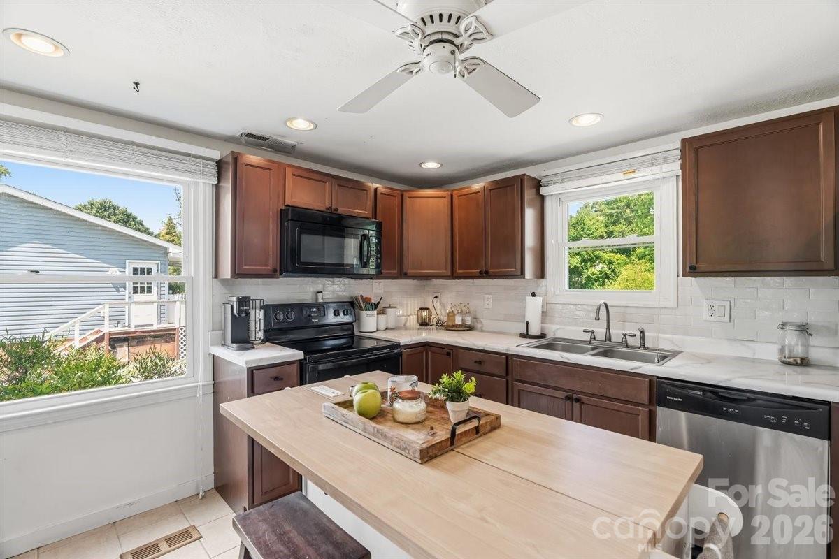 1177 Runway Drive Property Photo 4