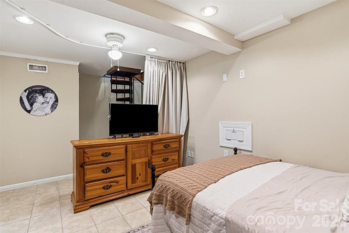 1177 Runway Drive Property Photo 15