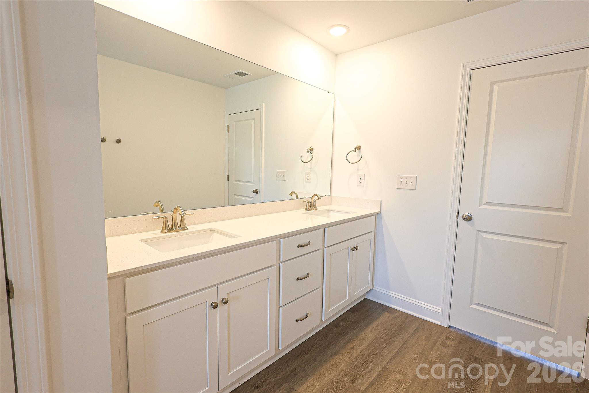 5011 Twin River Drive Property Photo 7