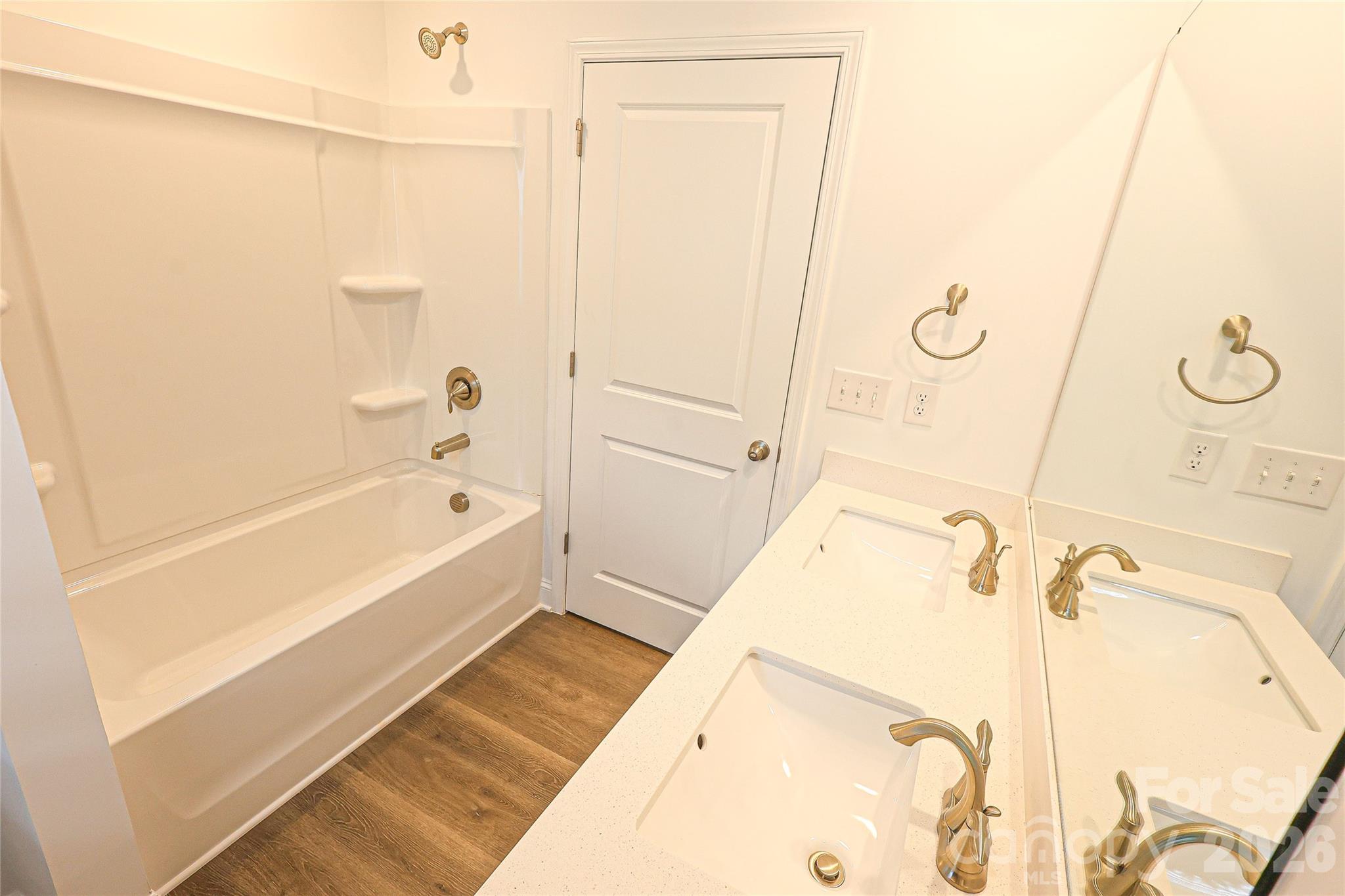5011 Twin River Drive Property Photo 8