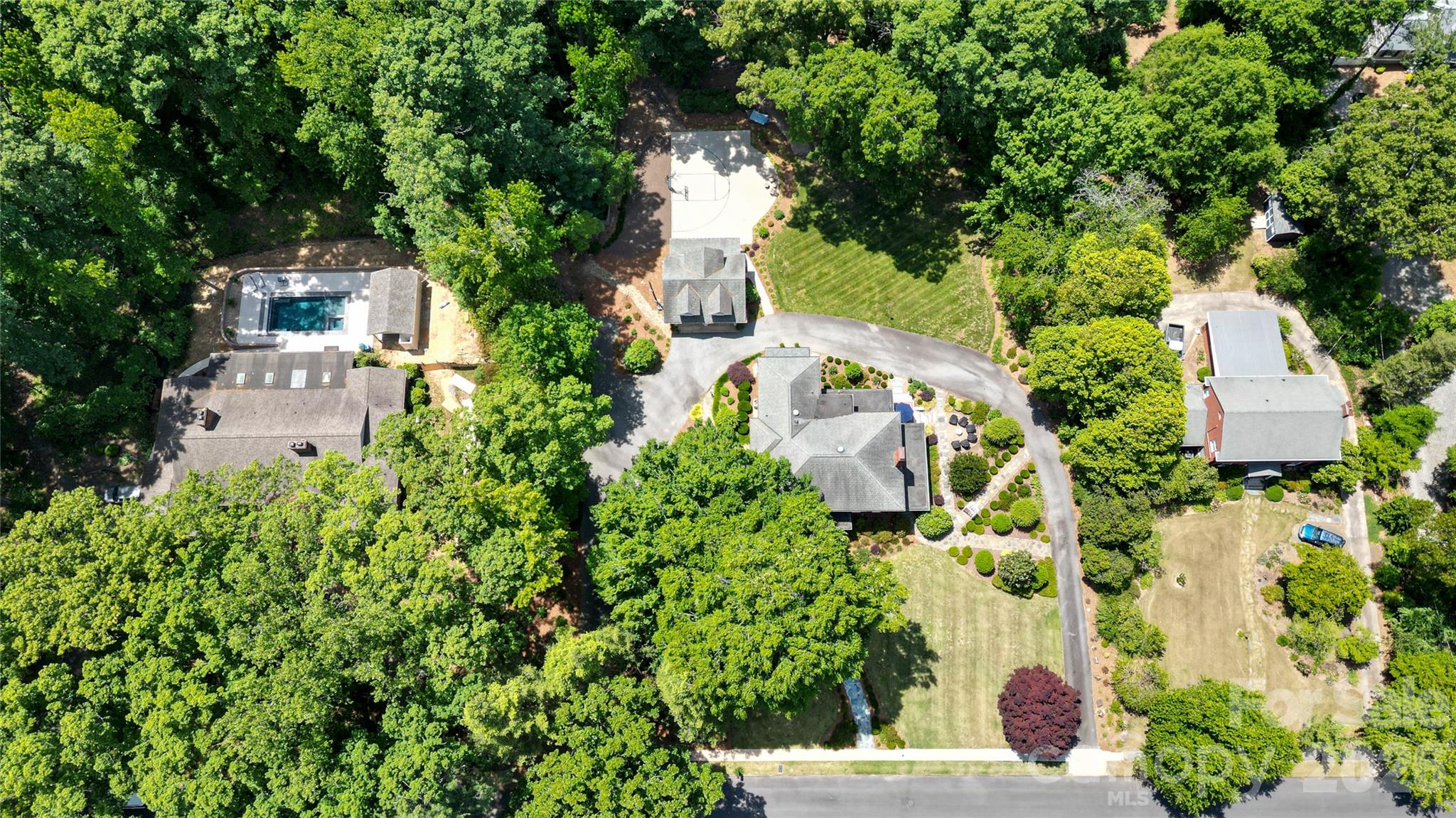 128 W Colonial Drive Property Photo 5