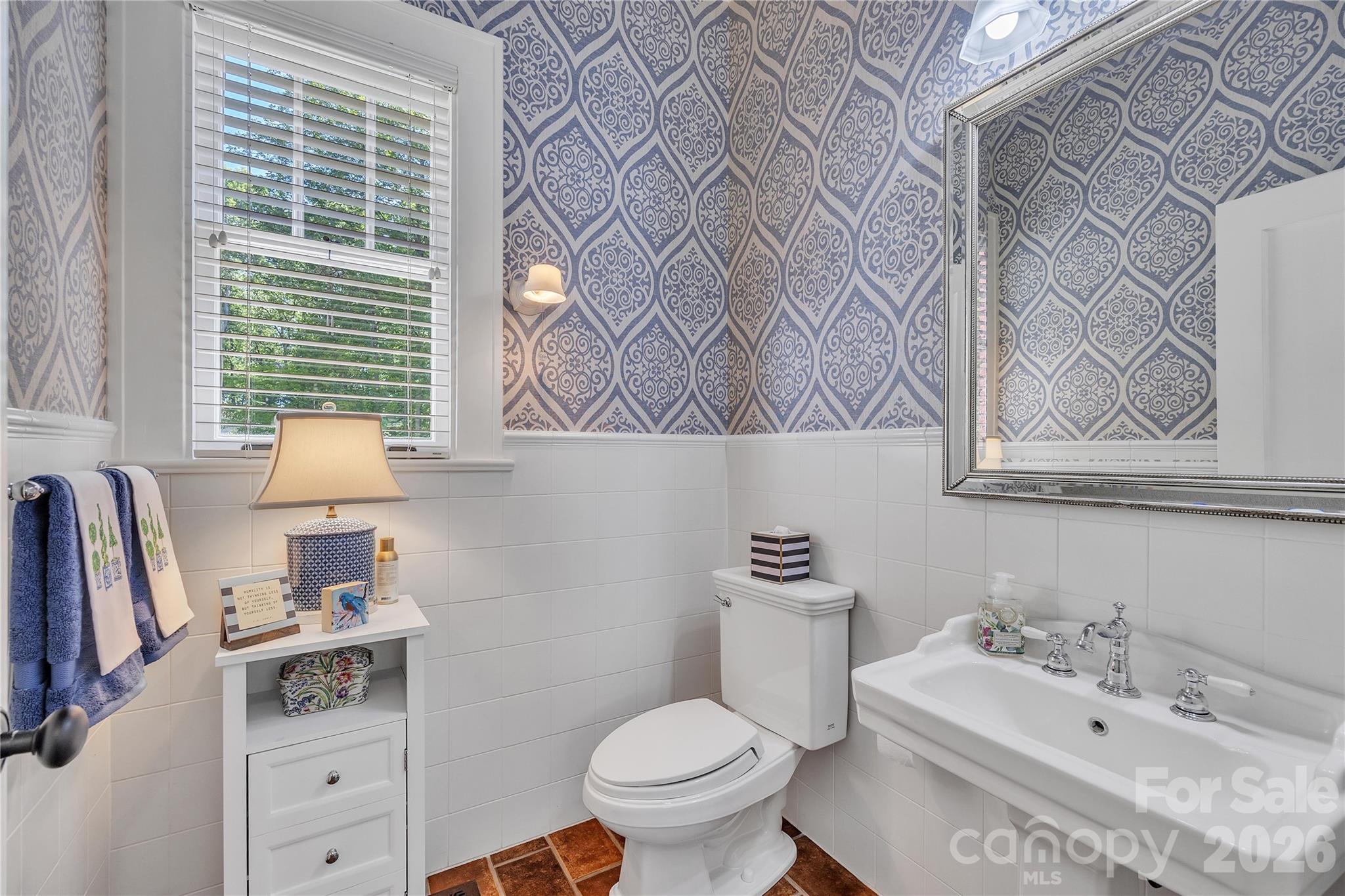 128 W Colonial Drive Property Photo 33