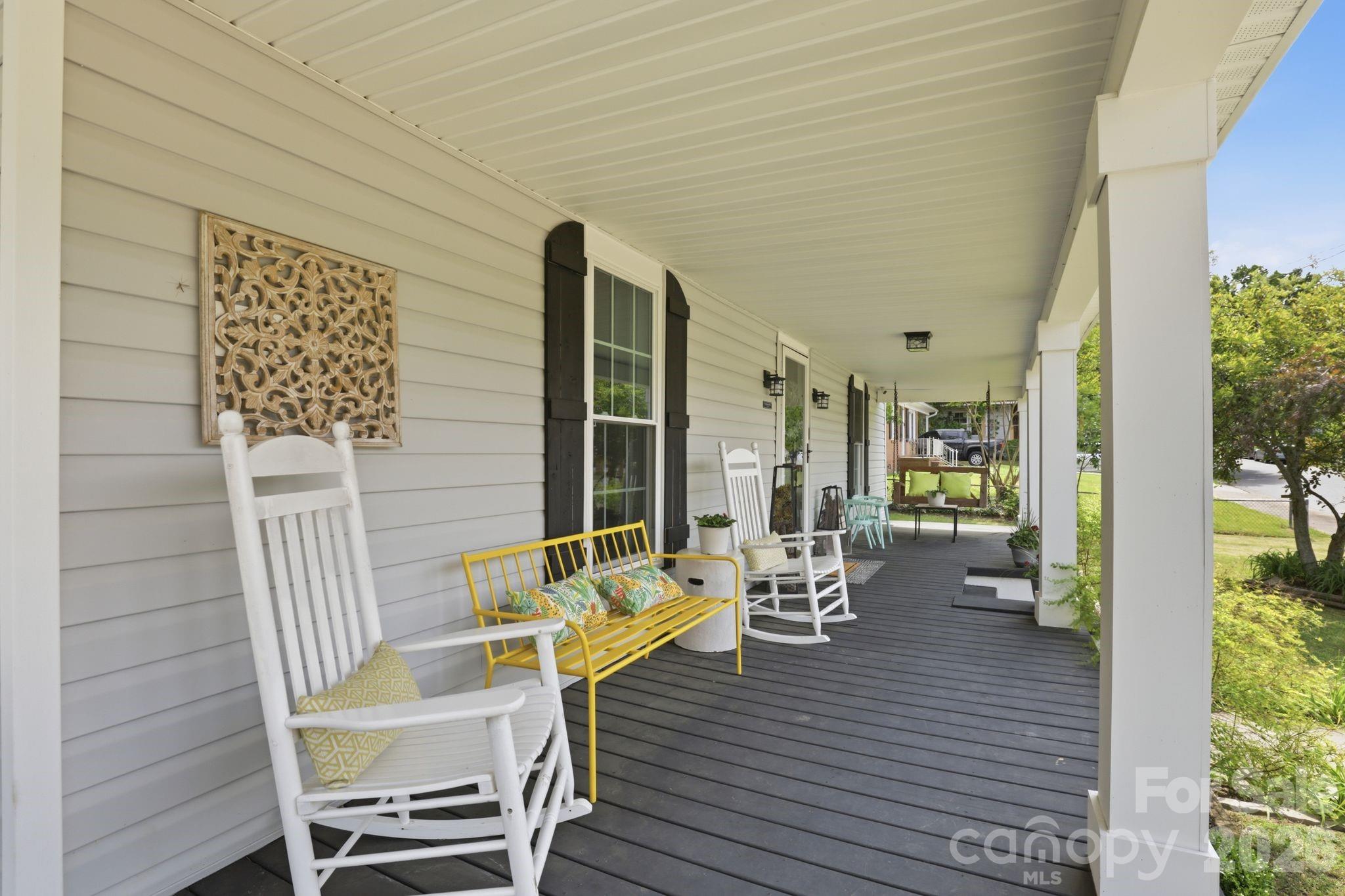 92 Nw Meadow Avenue Property Photo 2