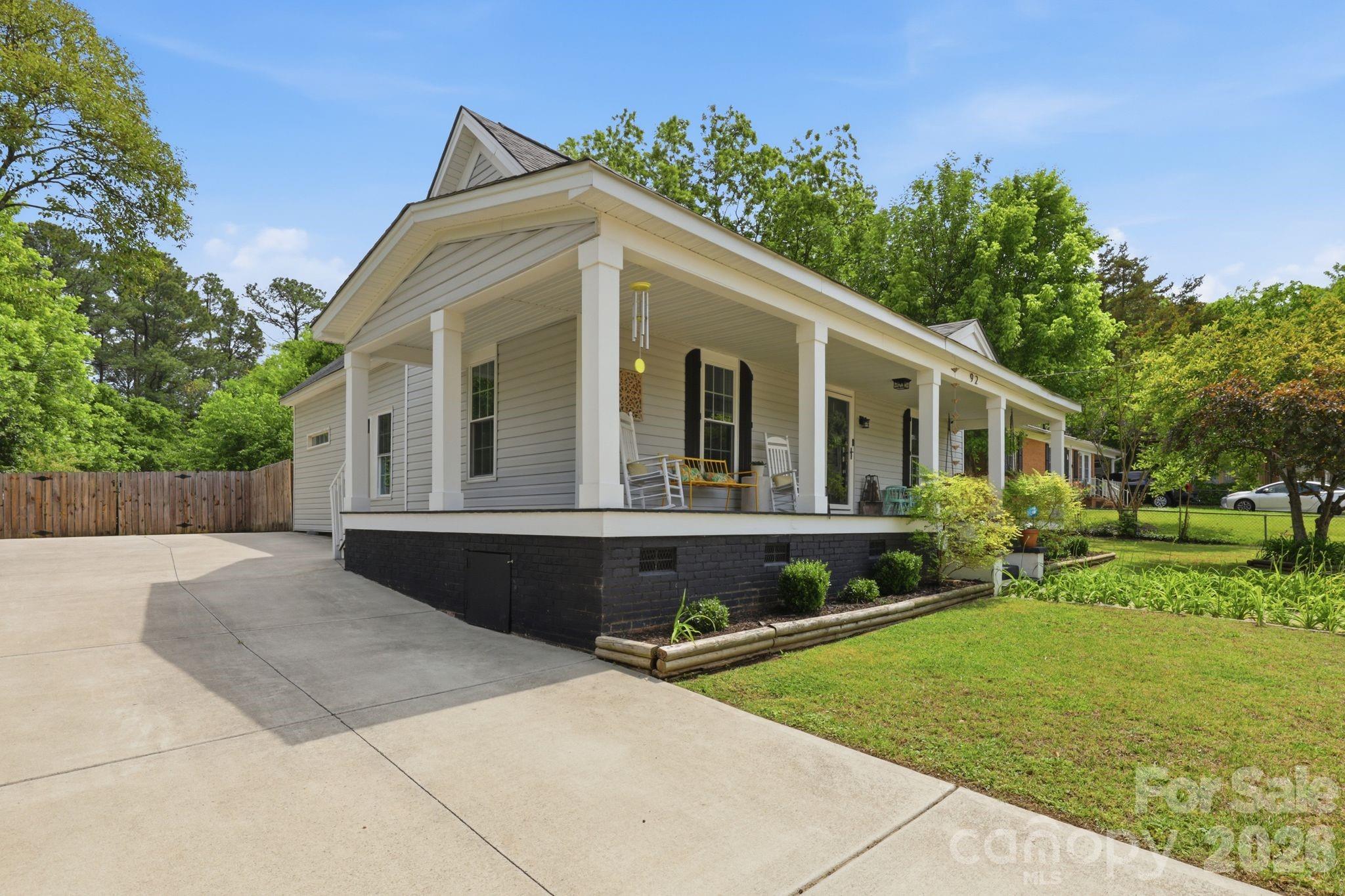 92 Nw Meadow Avenue Property Photo 3