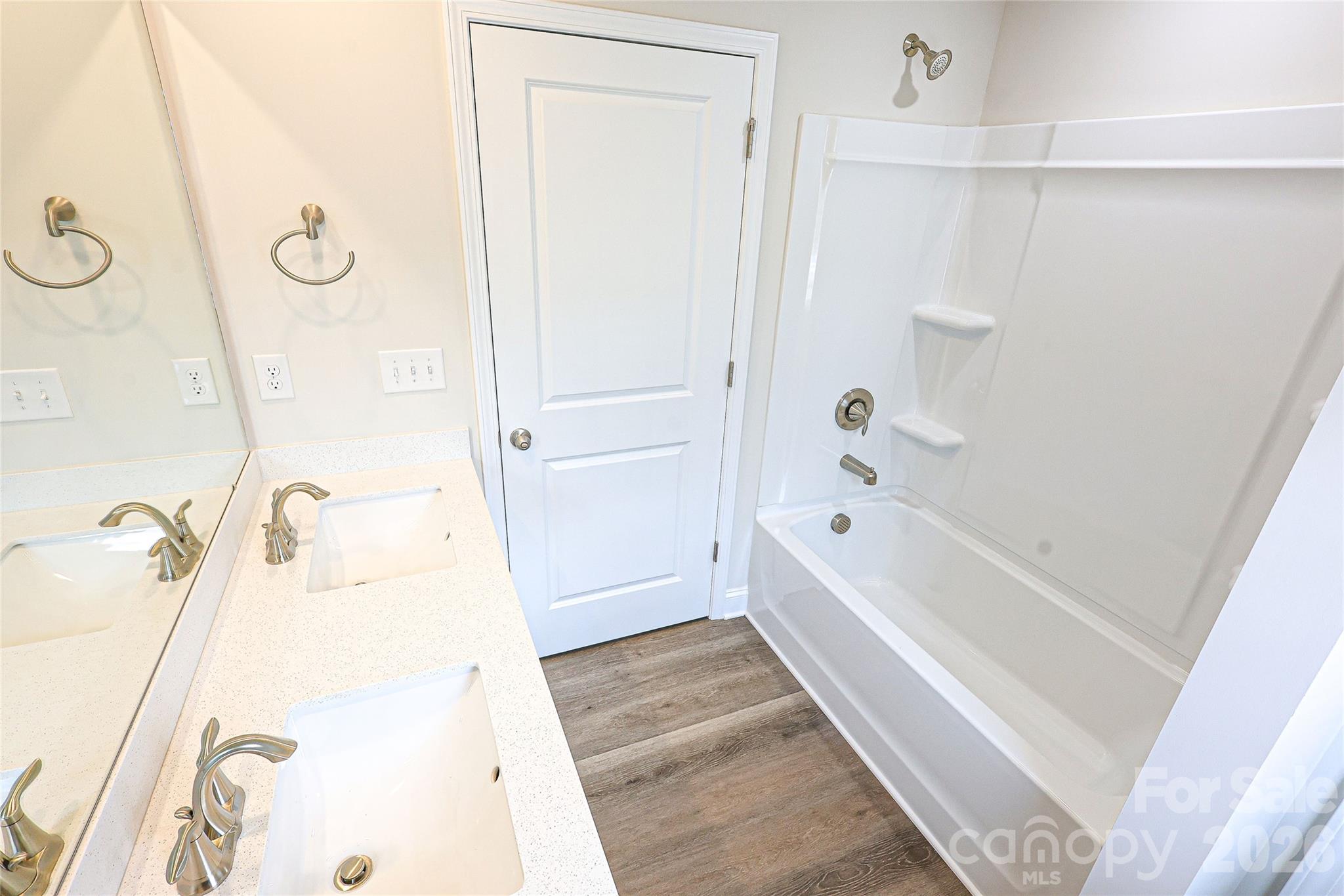 5003 Twin River Drive Property Photo 7