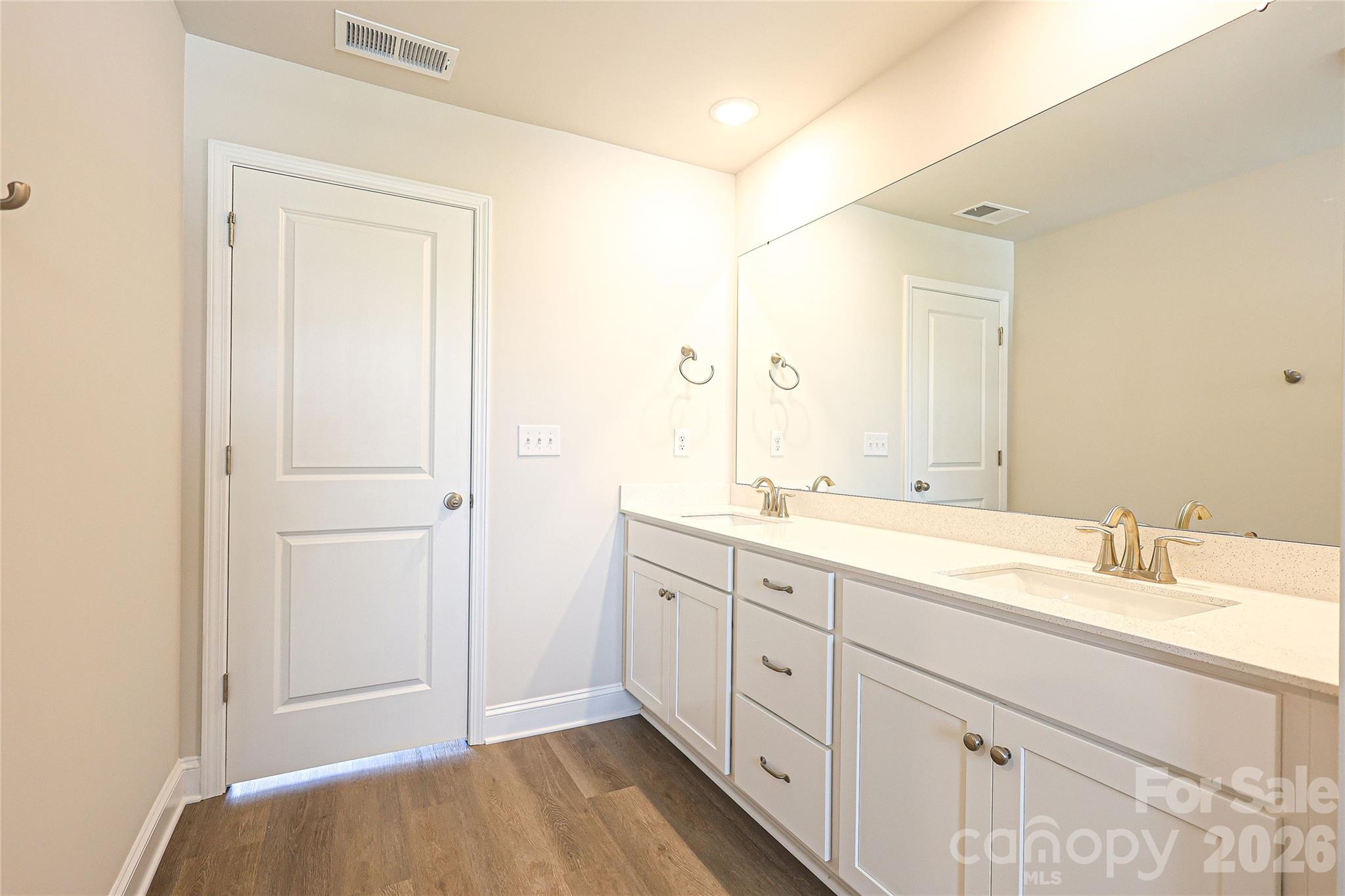 5003 Twin River Drive Property Photo 8