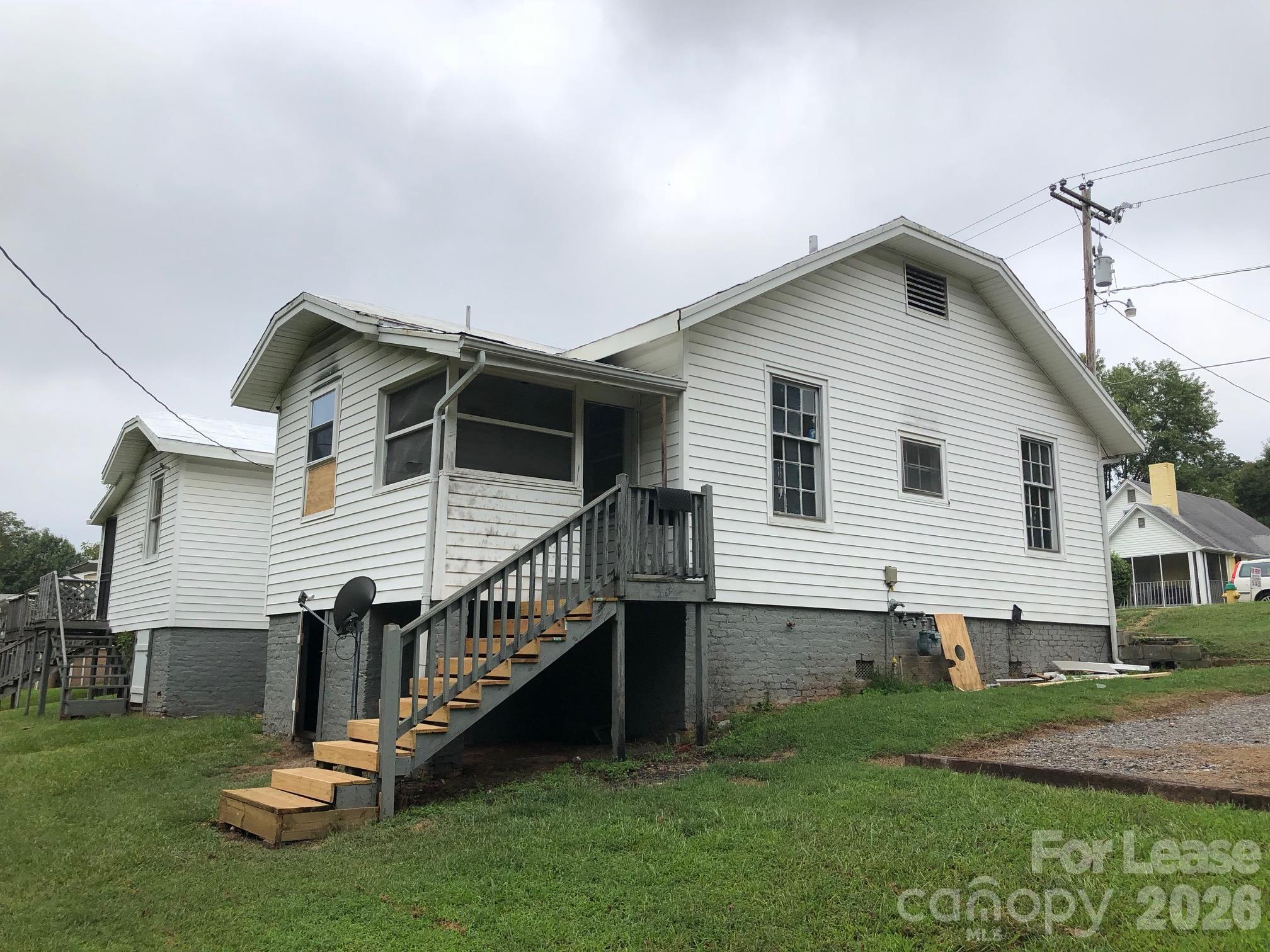660 E Sharpe Street Property Photo 2