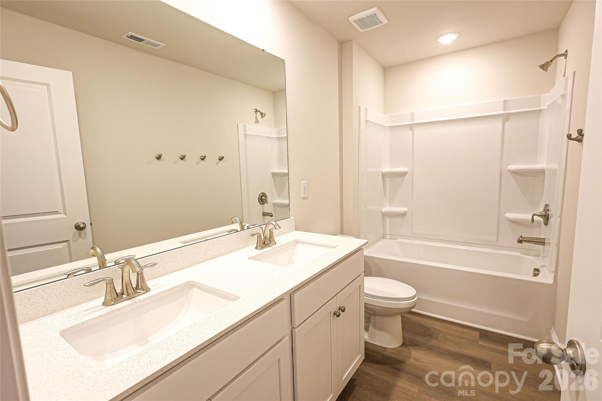 4999 Twin River Drive Property Photo 10