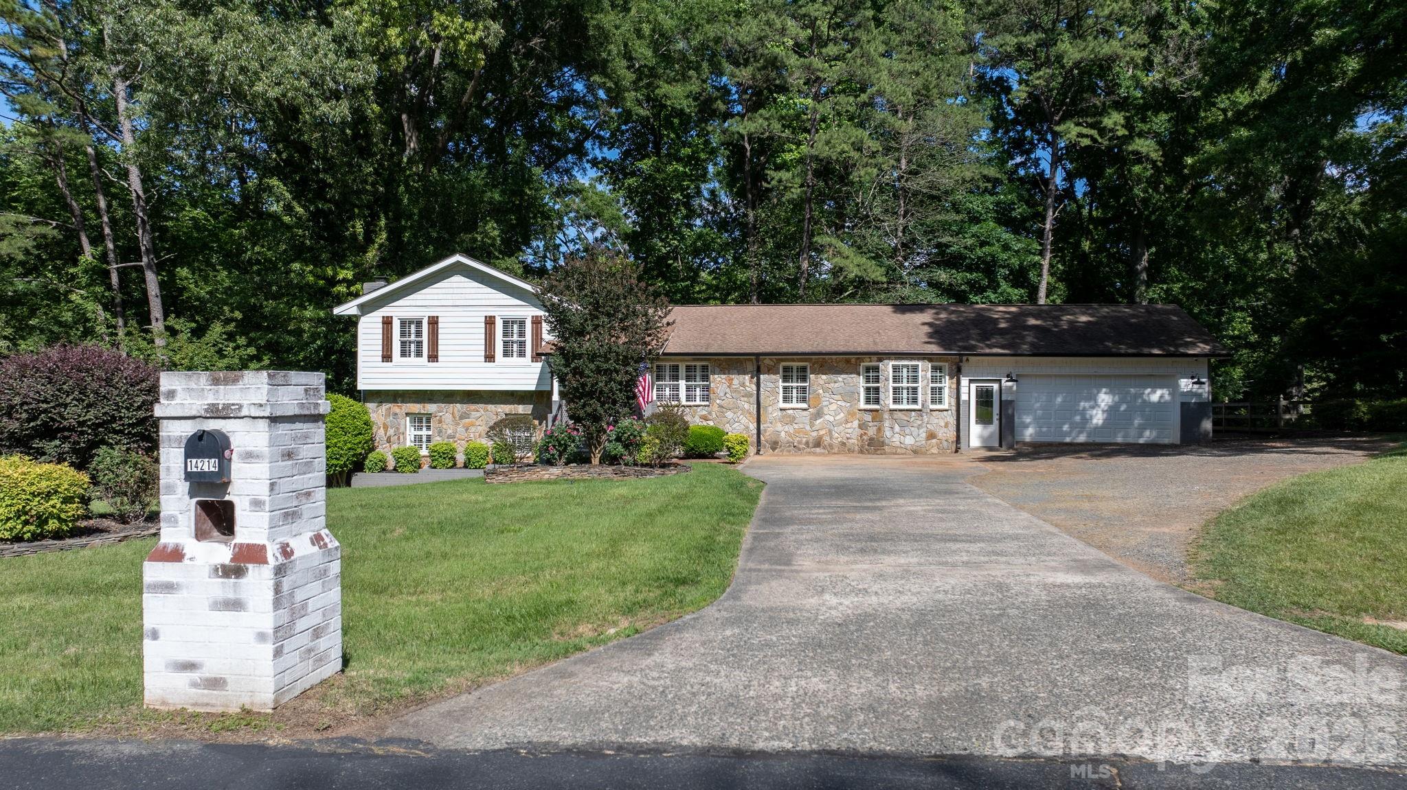 14214 Honeysuckle Ridge Drive Property Photo 1