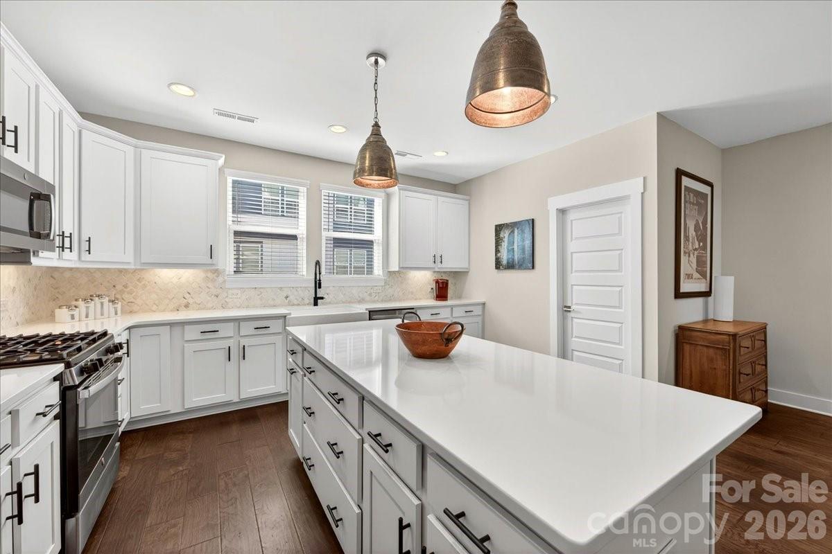 4136 Castleton Road Property Photo 16