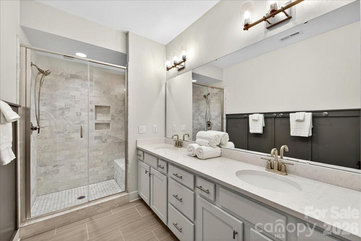 4136 Castleton Road Property Photo 28
