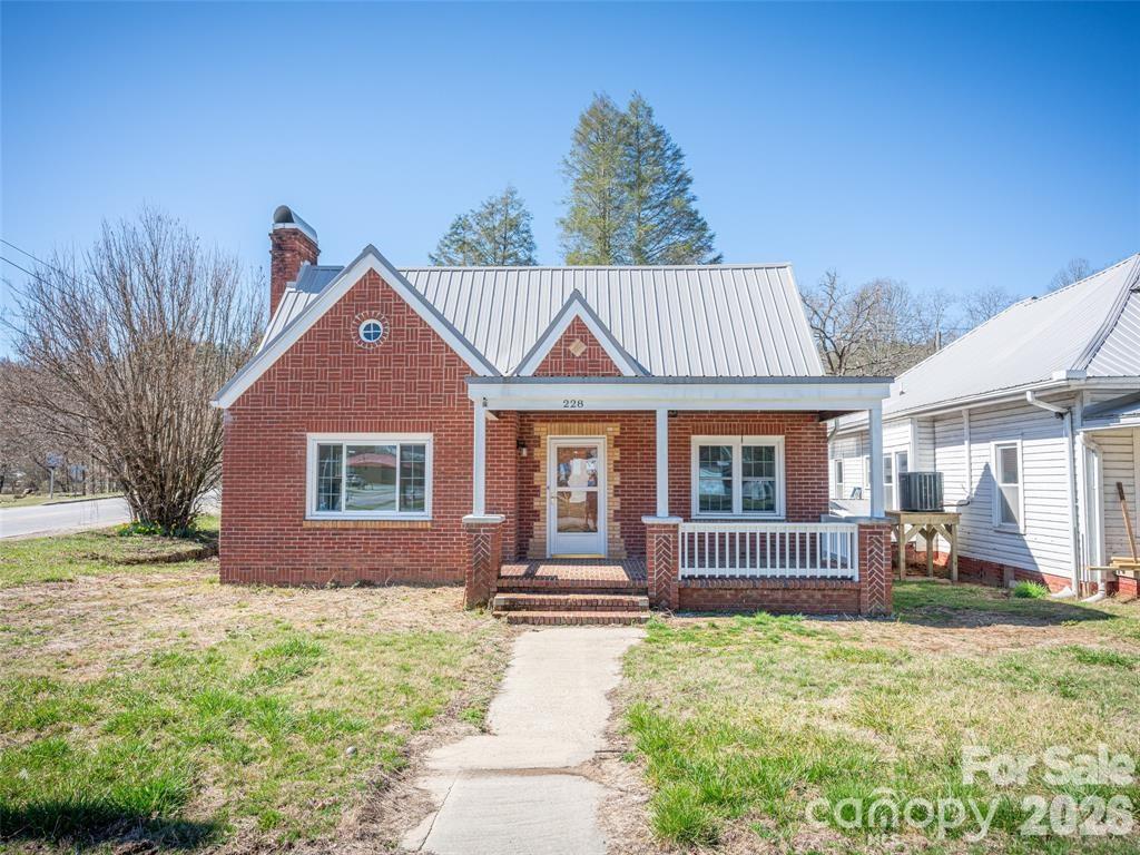 228 Main Street Property Photo 1