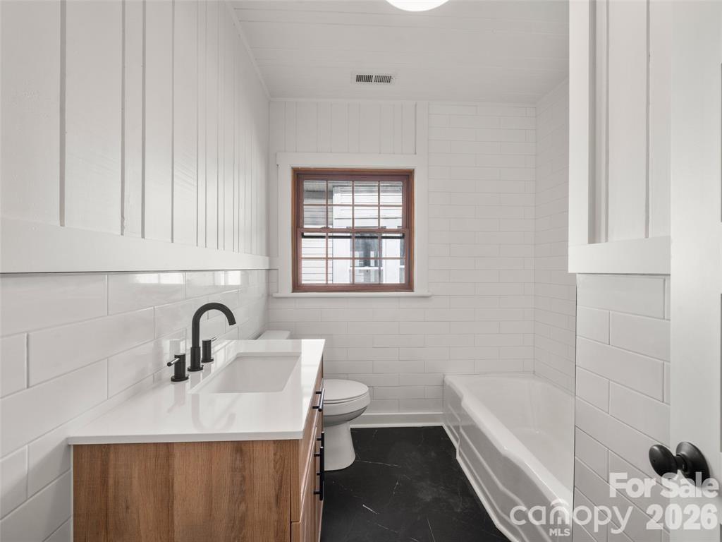 228 Main Street Property Photo 7