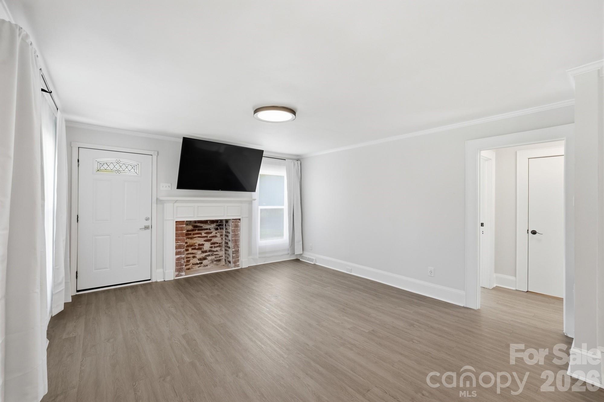 912 Laura Avenue Property Photo 10