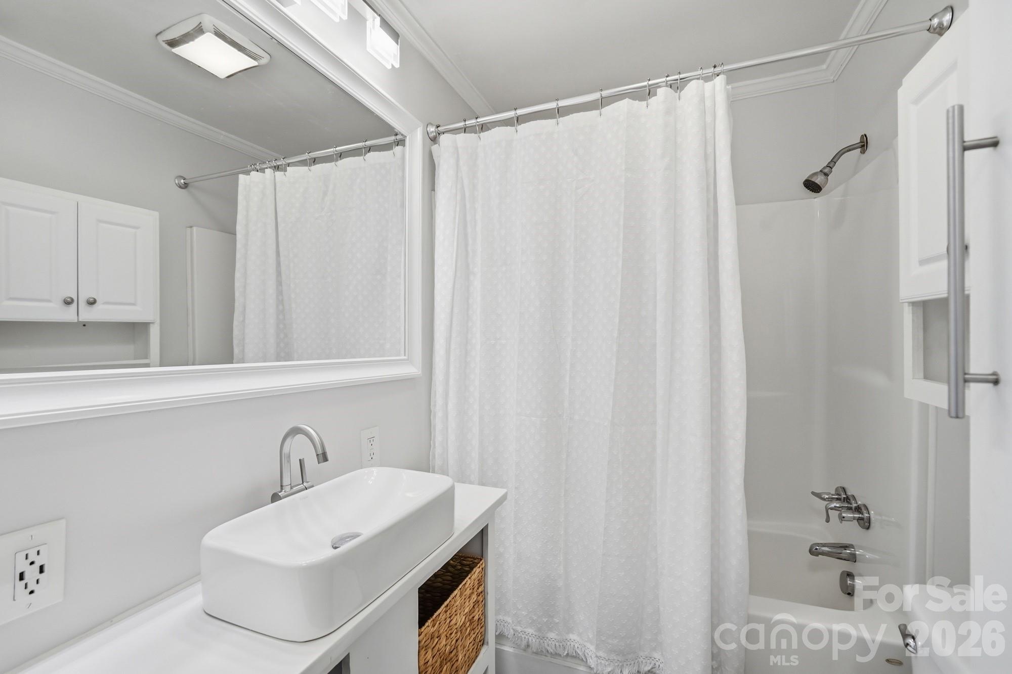 912 Laura Avenue Property Photo 16