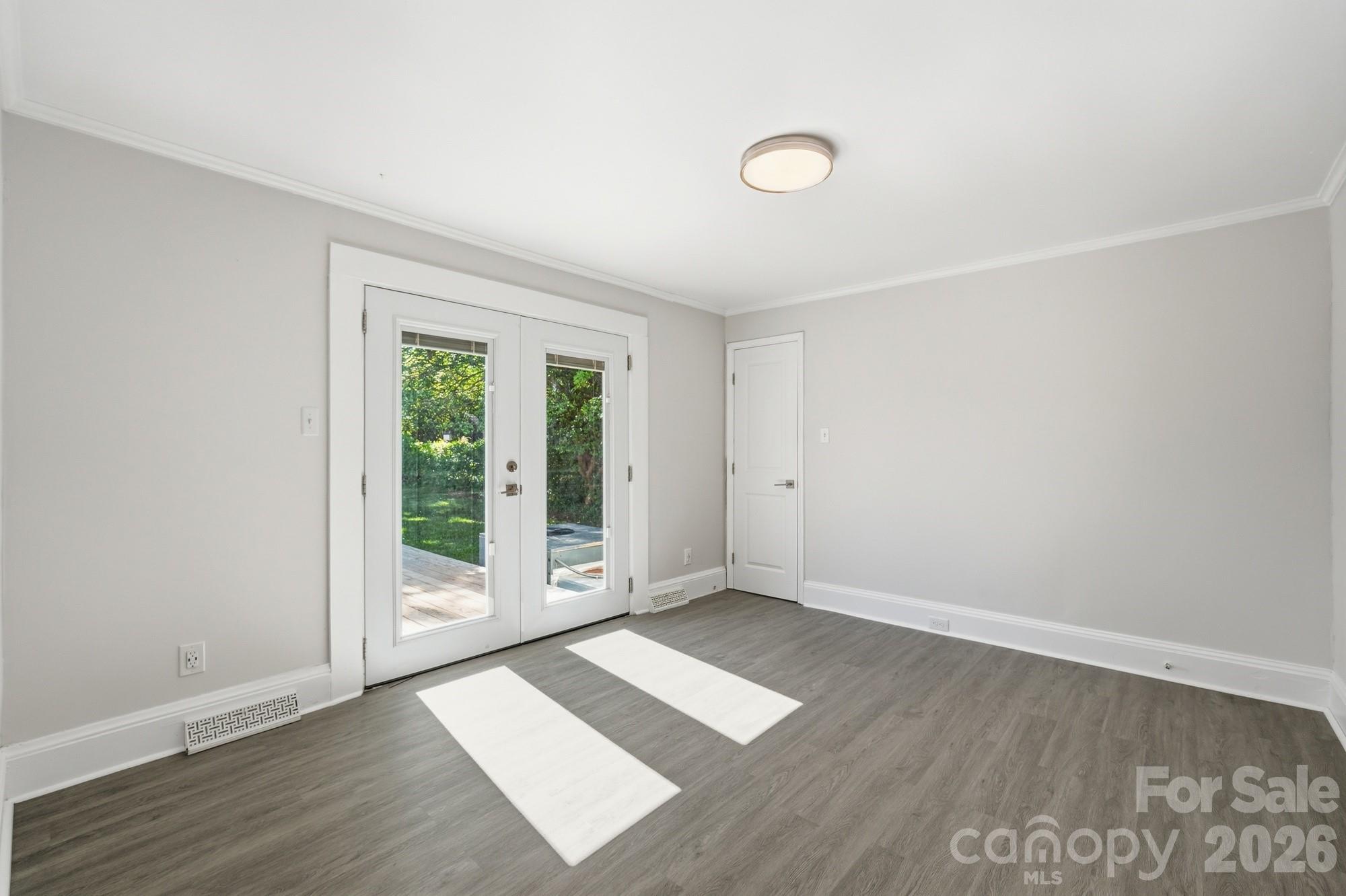 912 Laura Avenue Property Photo 18