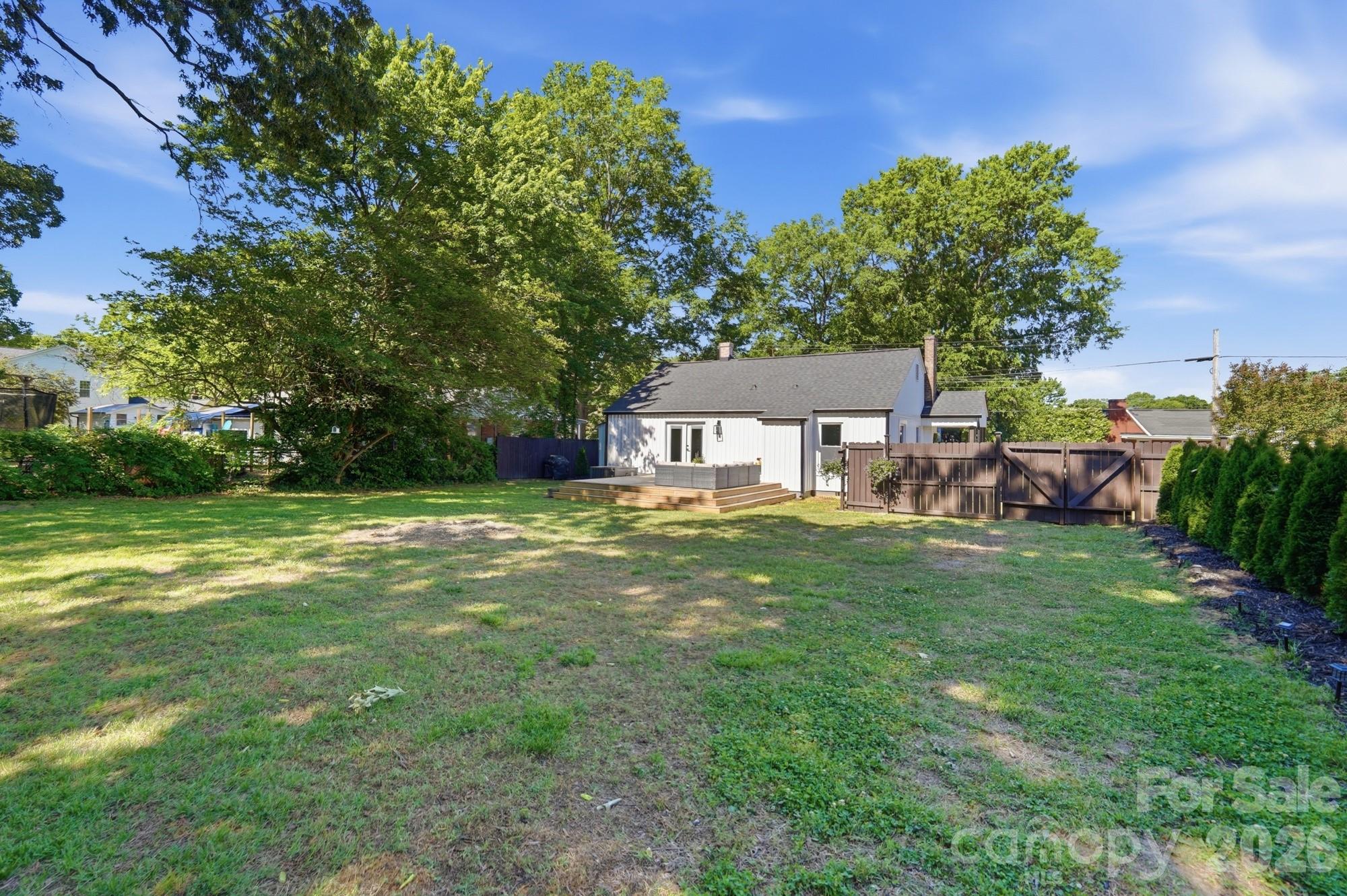 912 Laura Avenue Property Photo 25