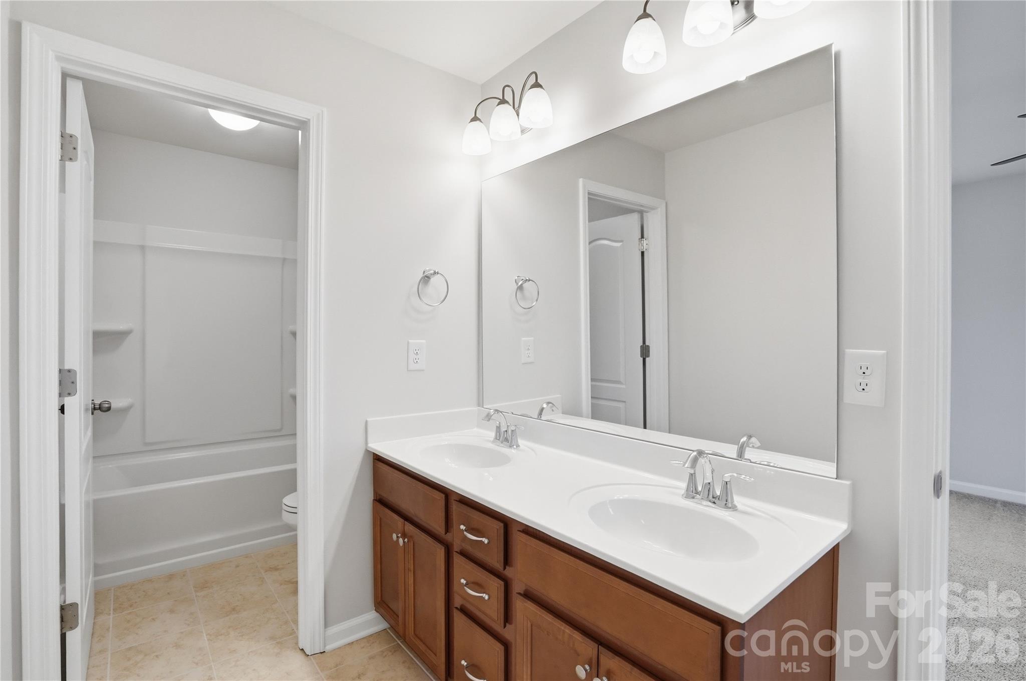 13714 Canterbury Castle Drive Property Photo 28
