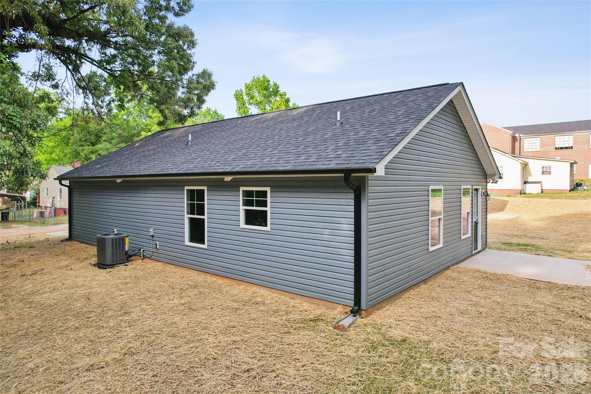209 W 17th Street Property Photo 5