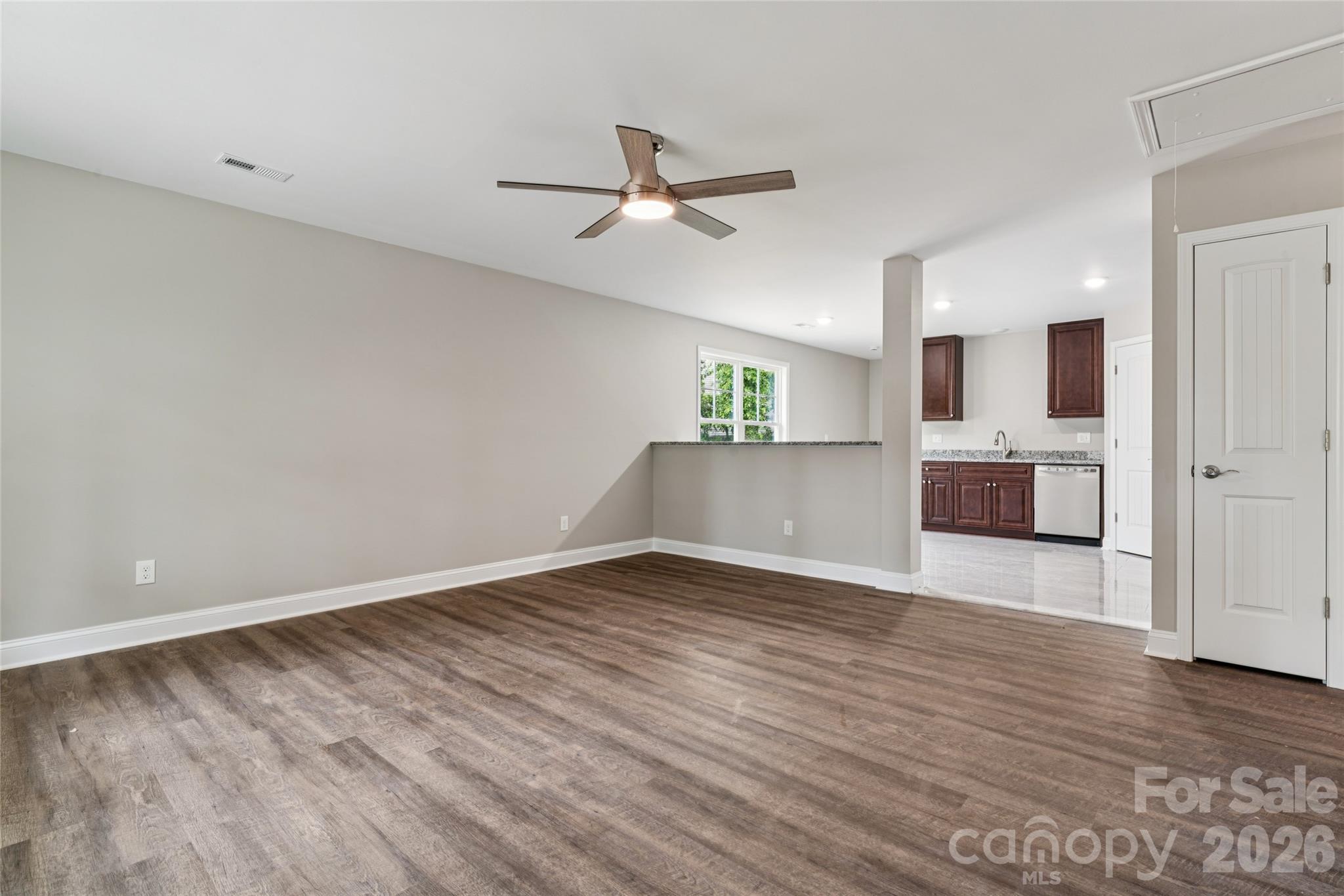 209 W 17th Street Property Photo 10