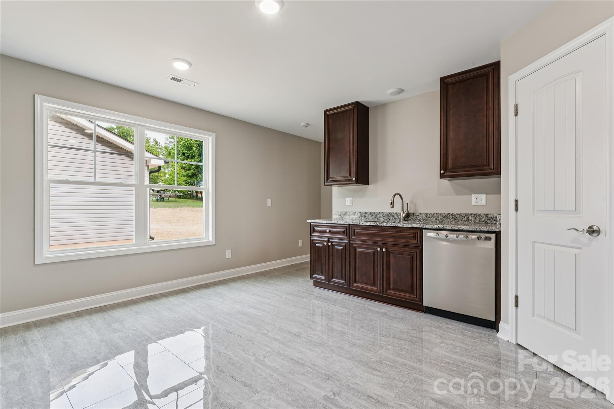 209 W 17th Street Property Photo 12