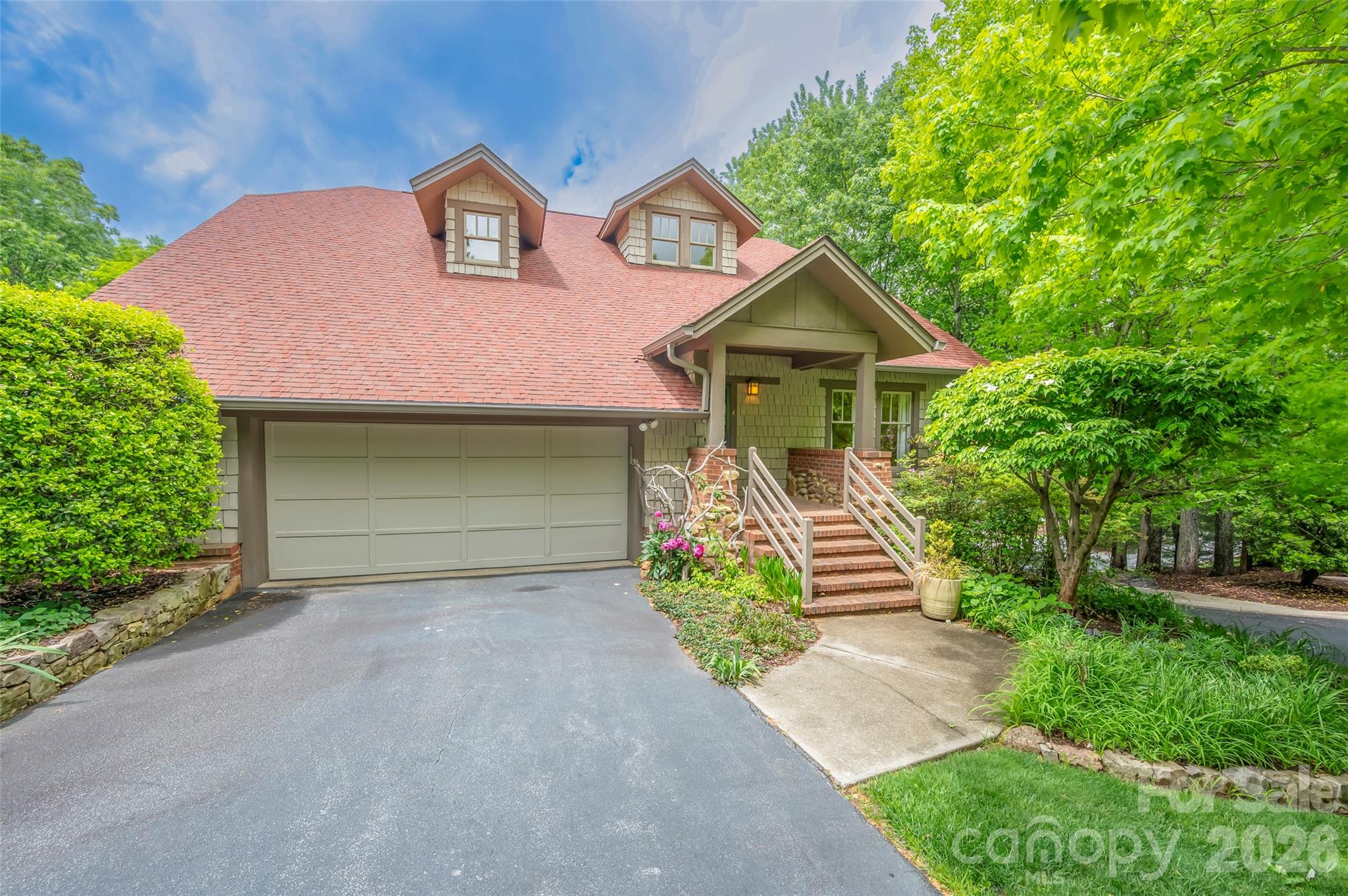 4 Lacoste Drive Property Photo 1