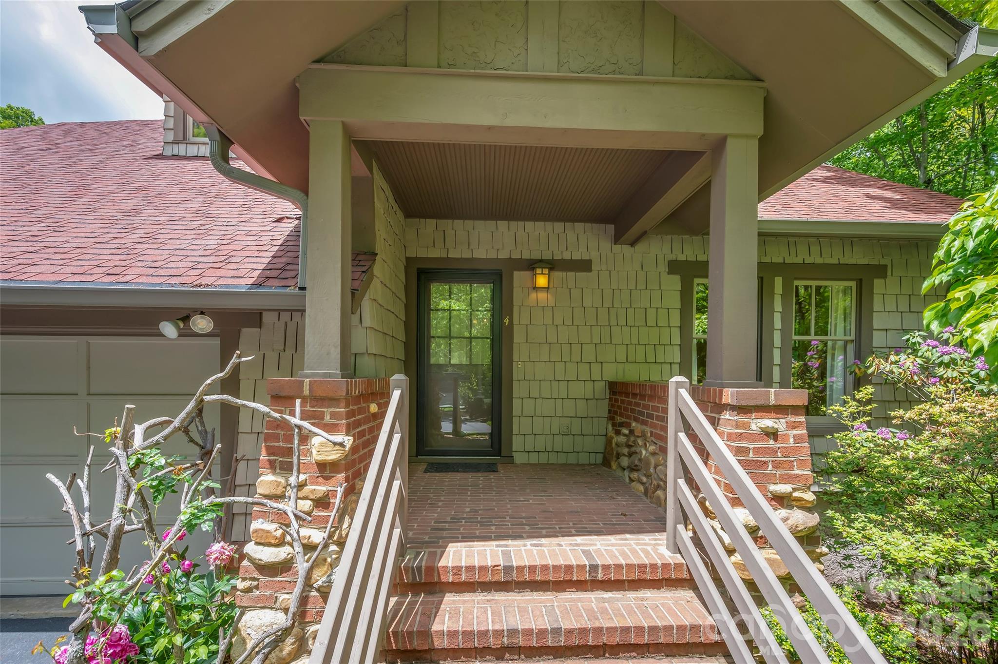 4 Lacoste Drive Property Photo 3