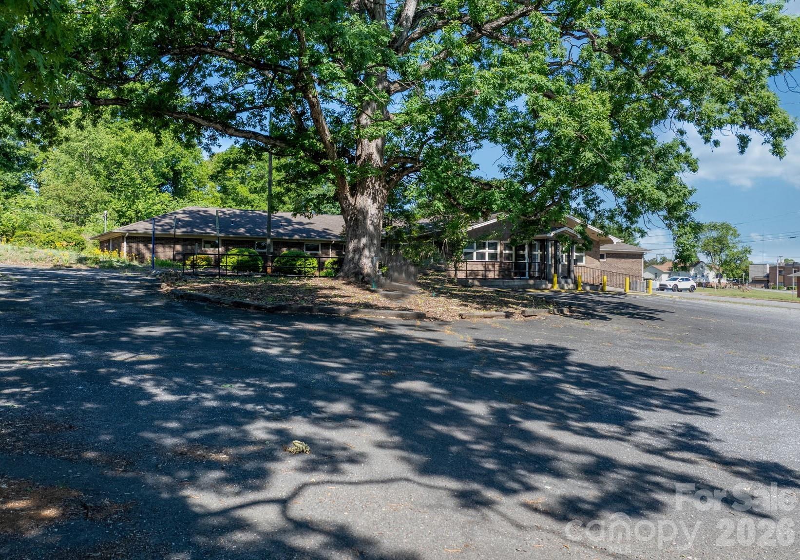 304 S Main Street Property Photo 1
