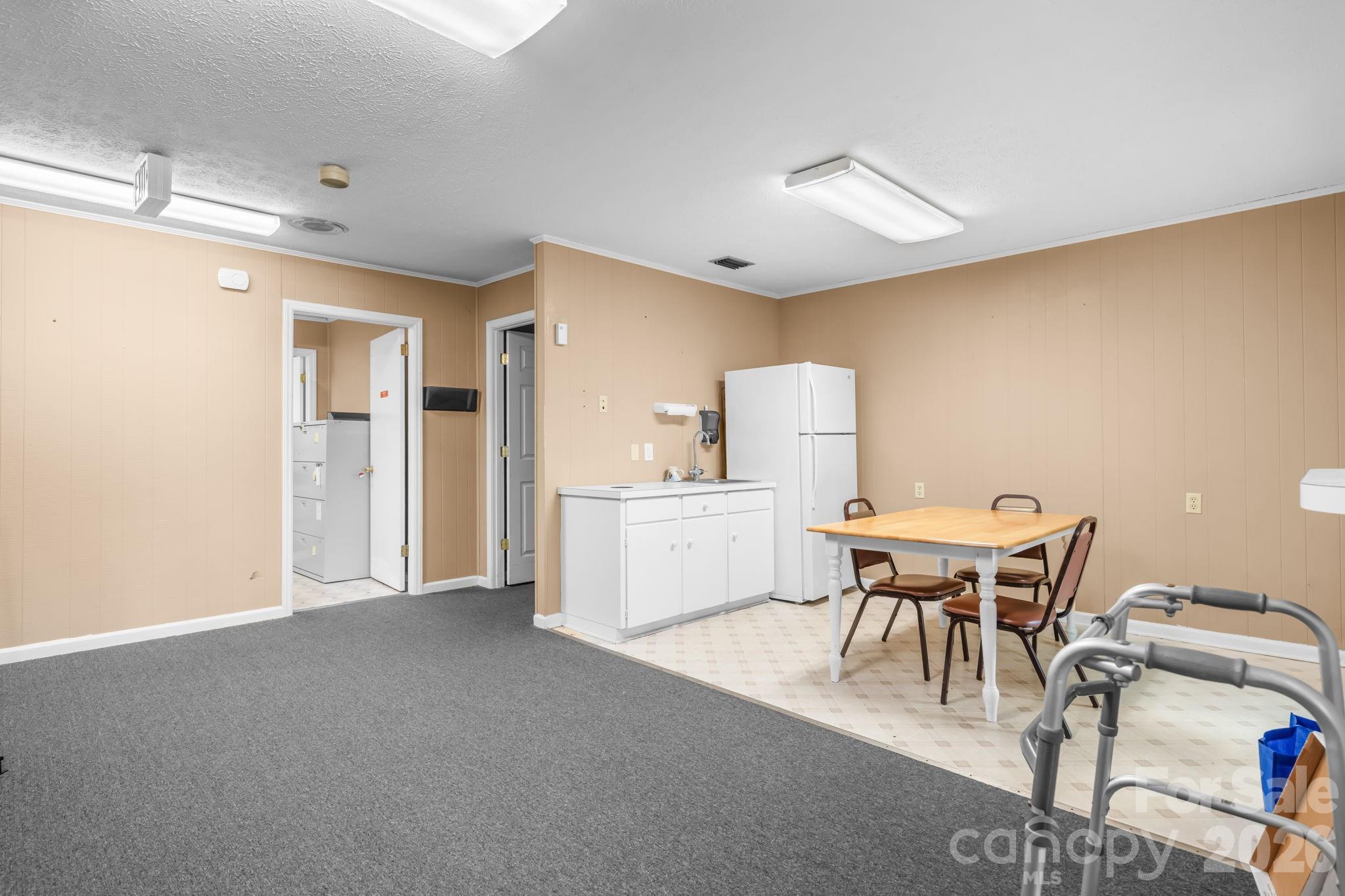 304 S Main Street Property Photo 16