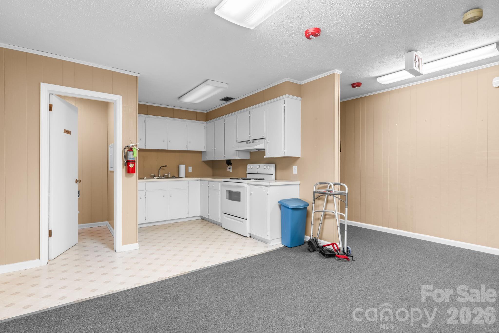 304 S Main Street Property Photo 17