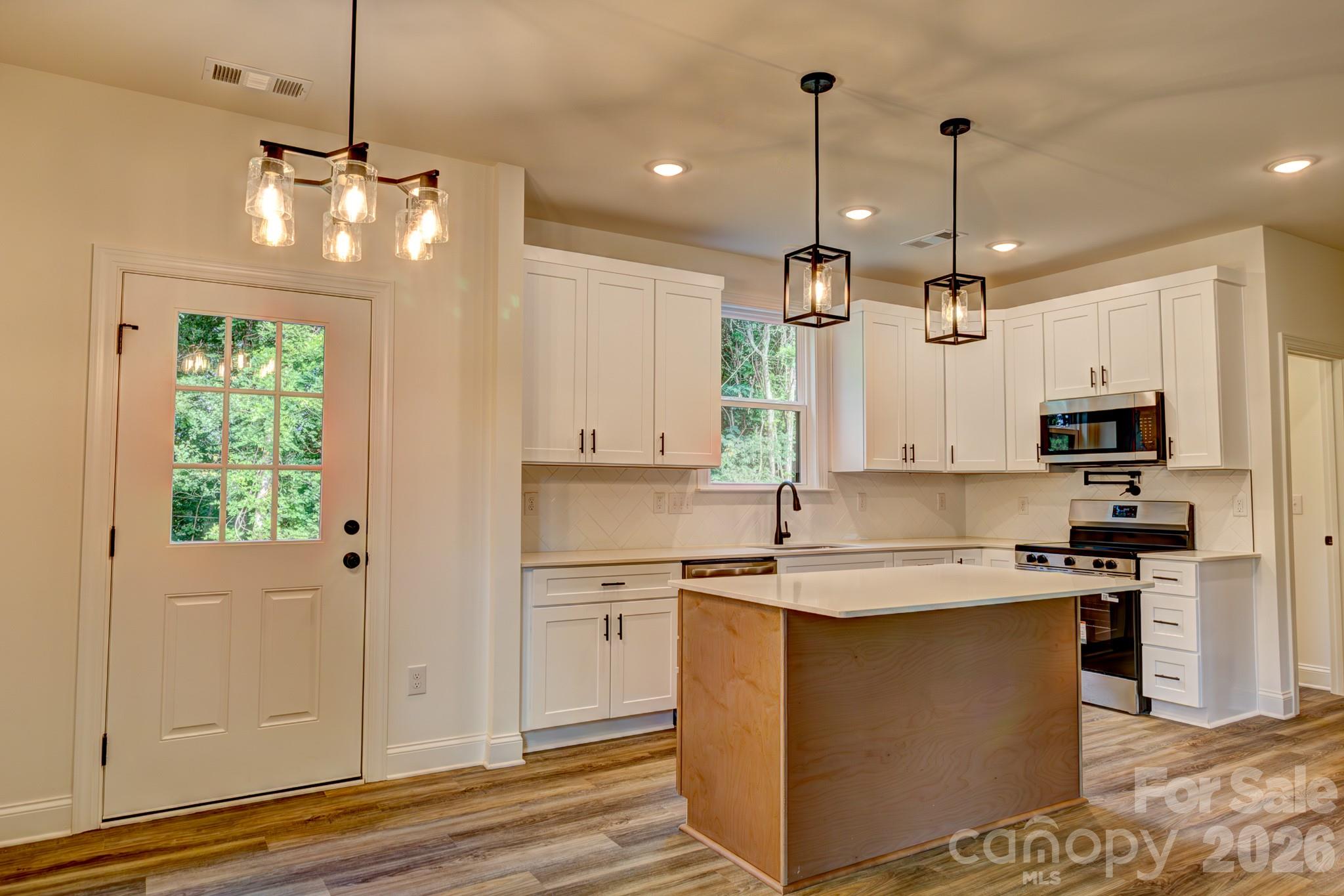 504 Oakland Drive Property Photo 3