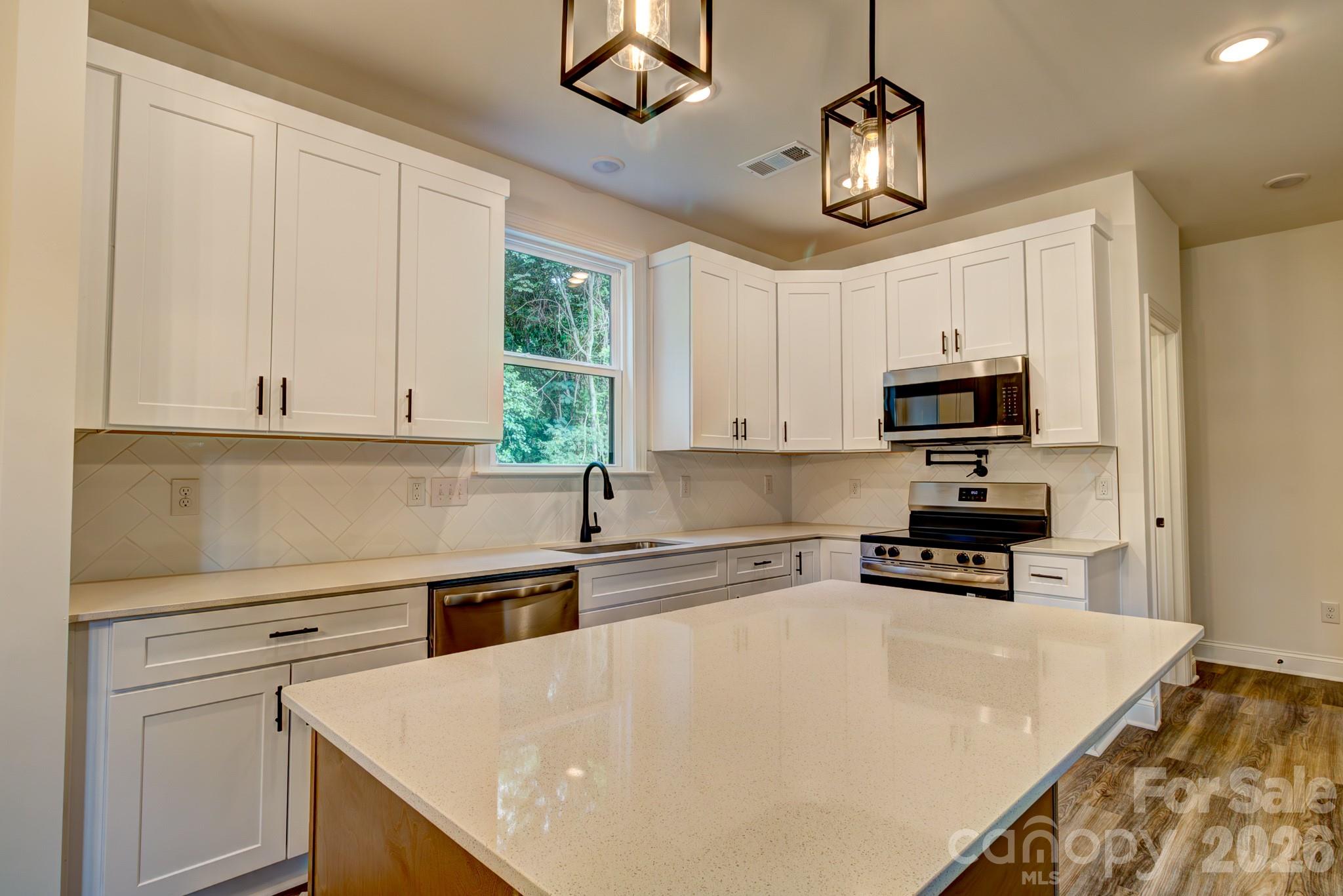 504 Oakland Drive Property Photo 4