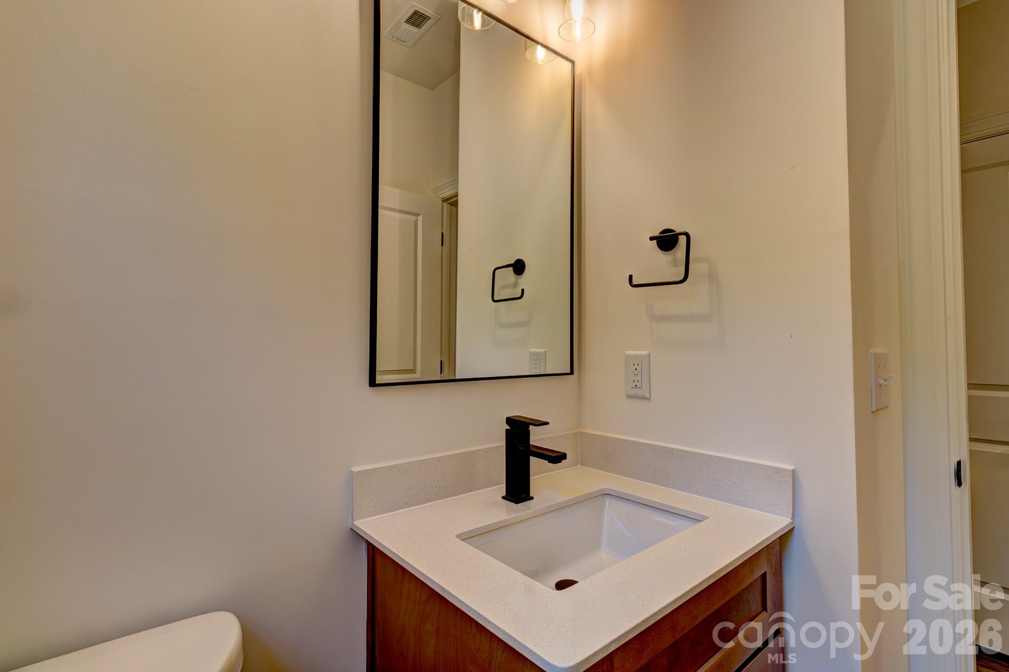 504 Oakland Drive Property Photo 9