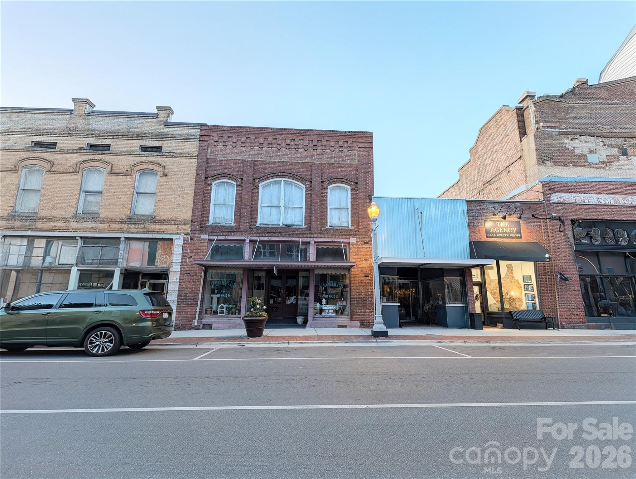 105 And 107 E Main Street Property Photo 1